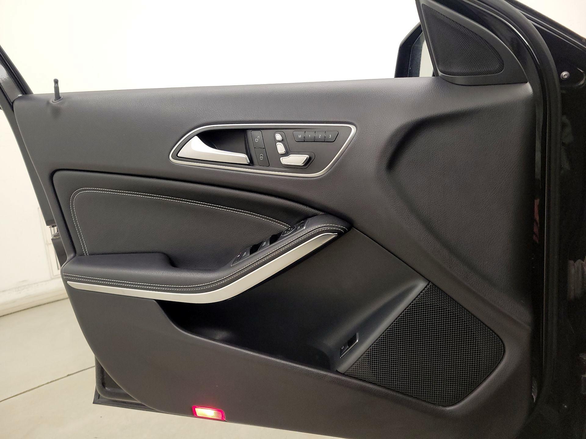 Thumbnail: 2020 Mercedes-Benz GLA - 12