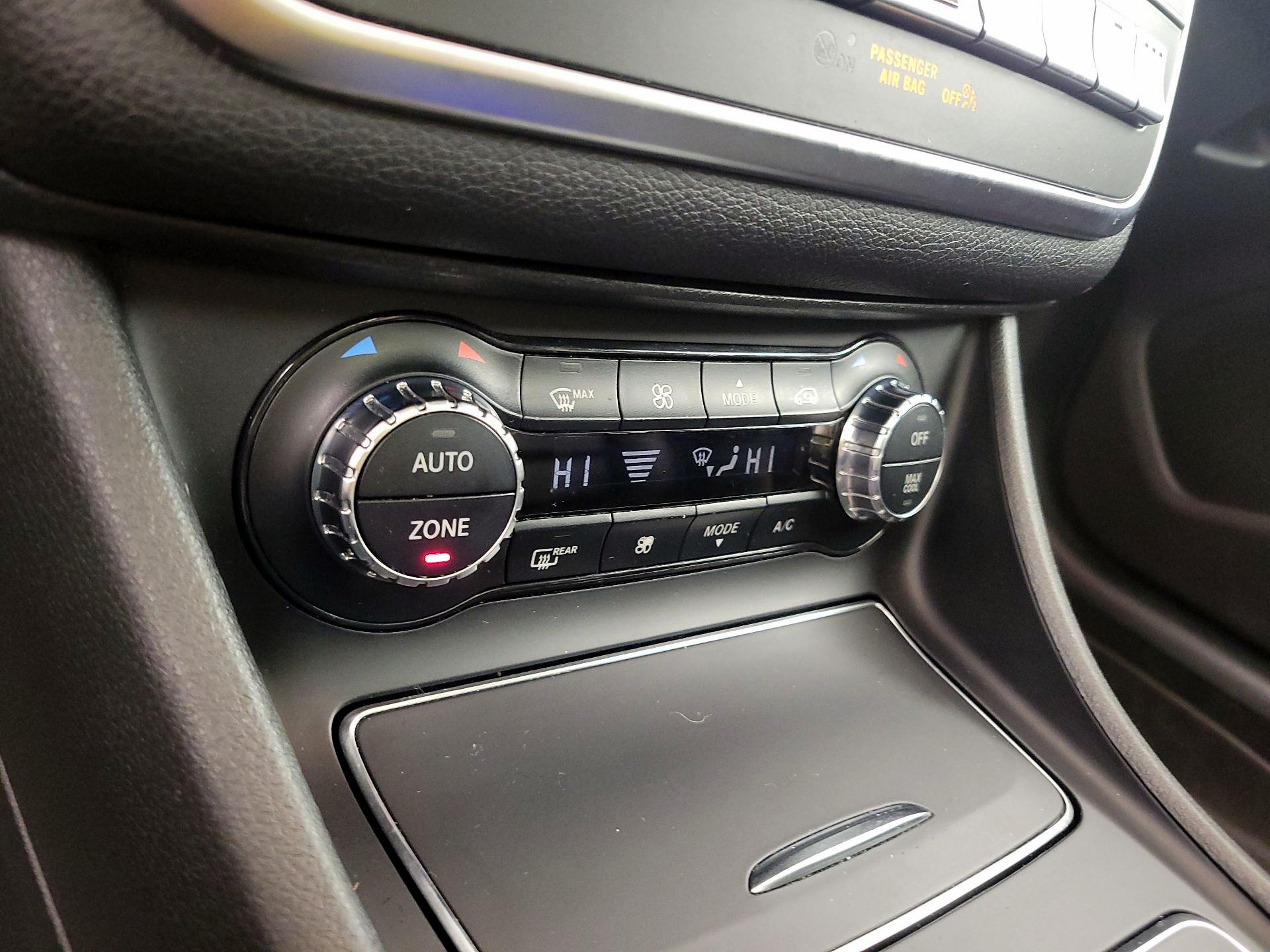 Thumbnail: 2020 Mercedes-Benz GLA - 16