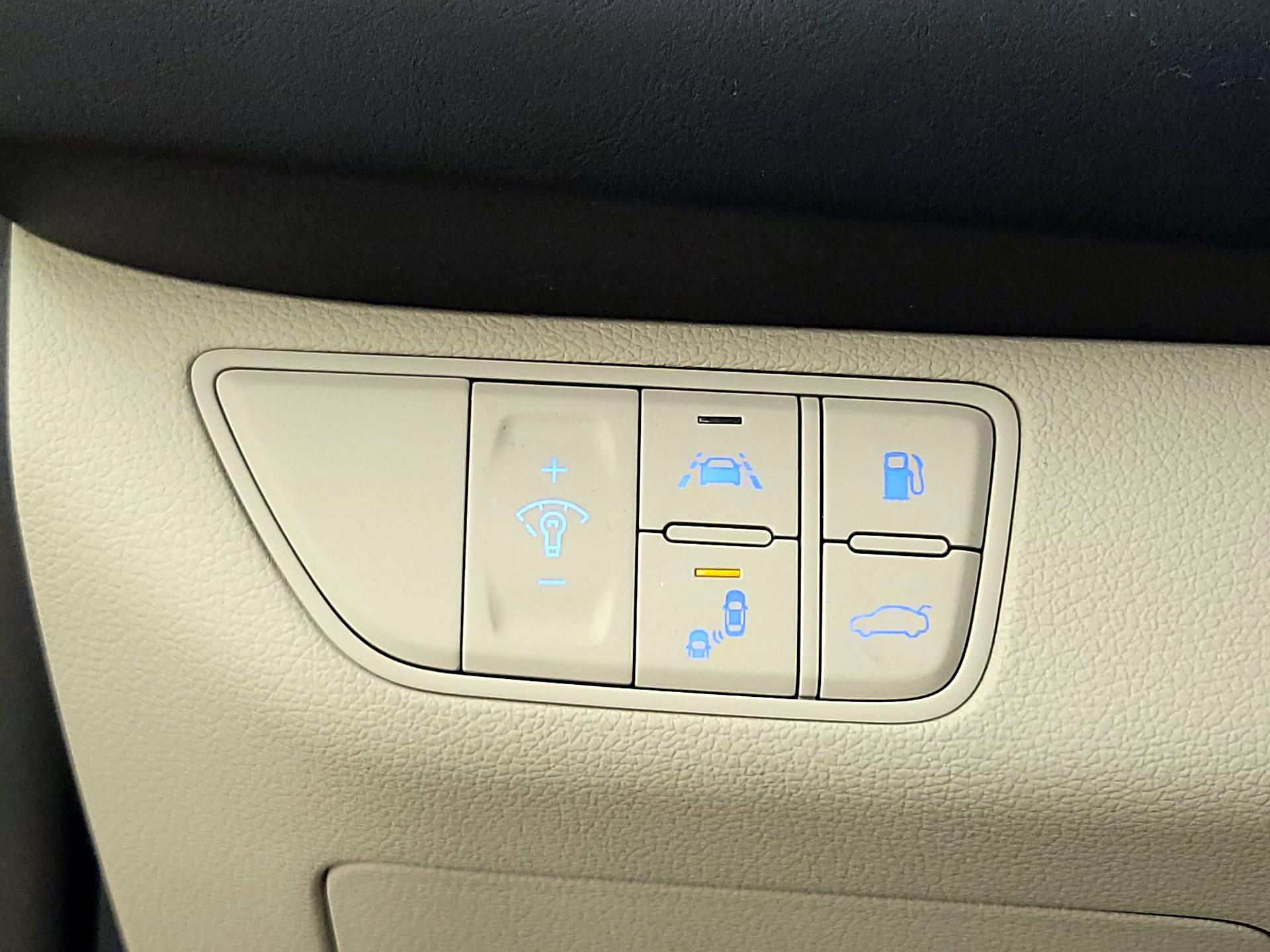 Thumbnail: 2019 Genesis G70 - 13