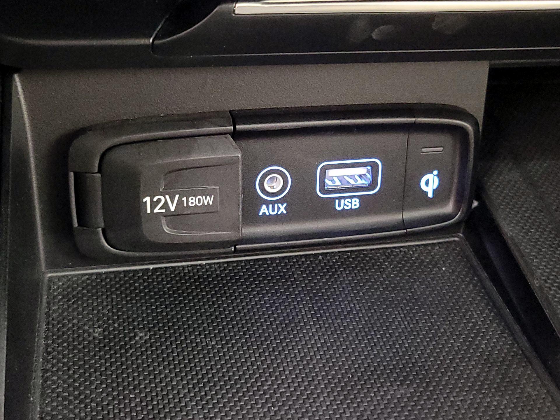 Thumbnail: 2019 Genesis G70 - 19