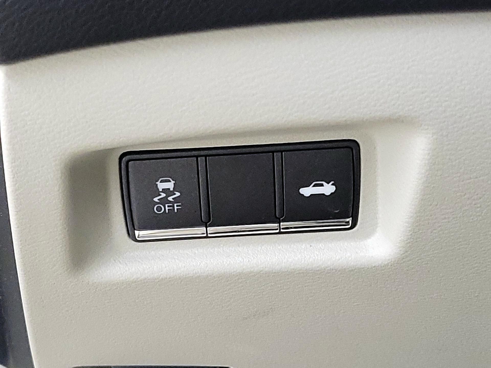 Thumbnail: 2016 INFINITI Q50 - 13