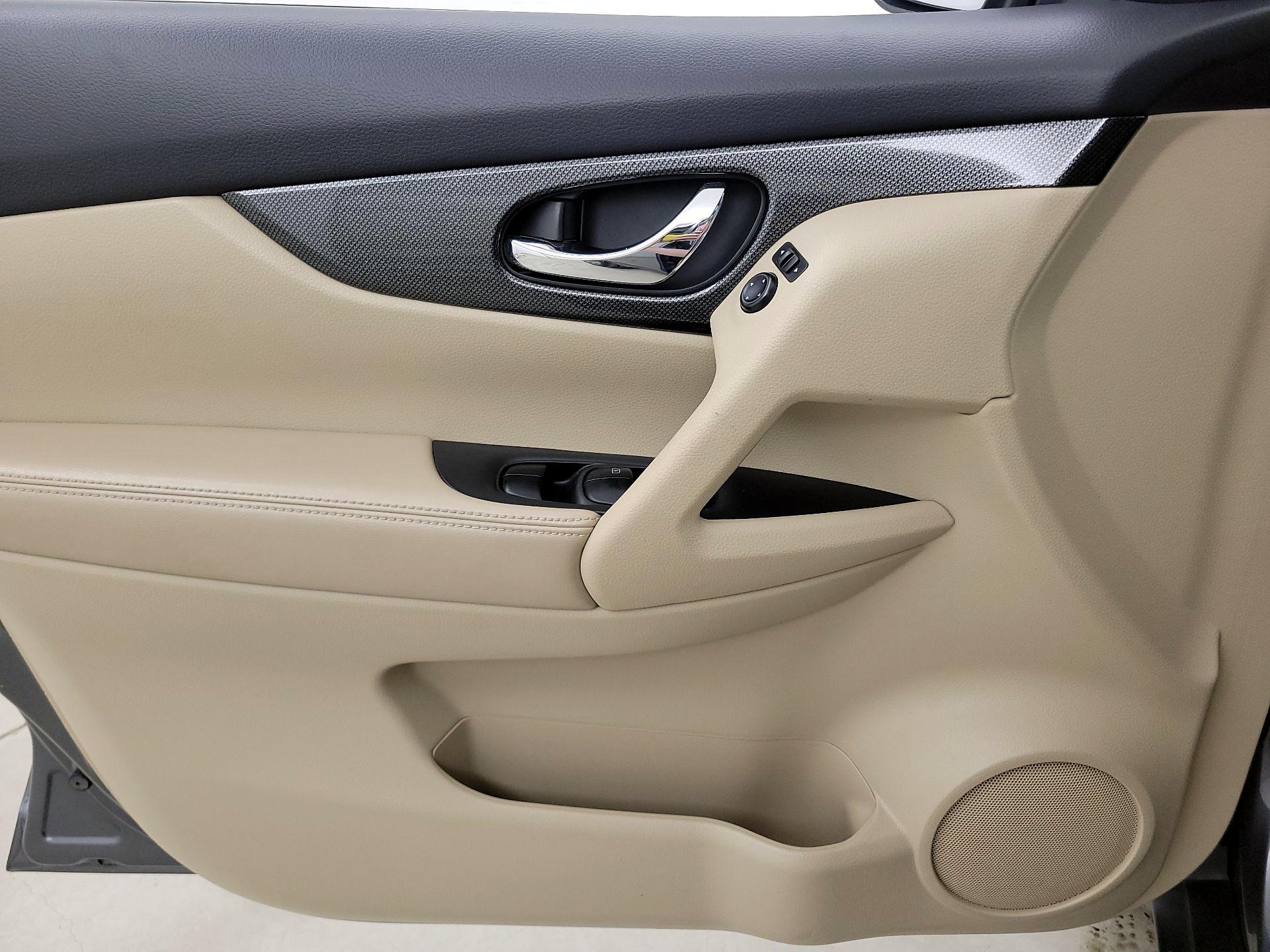 Thumbnail: 2016 Nissan Rogue - 12