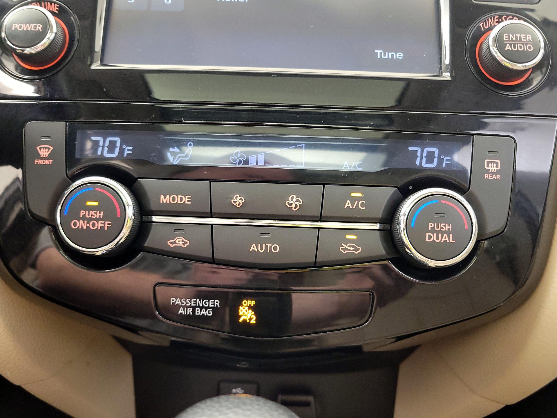 Thumbnail: 2016 Nissan Rogue - 17