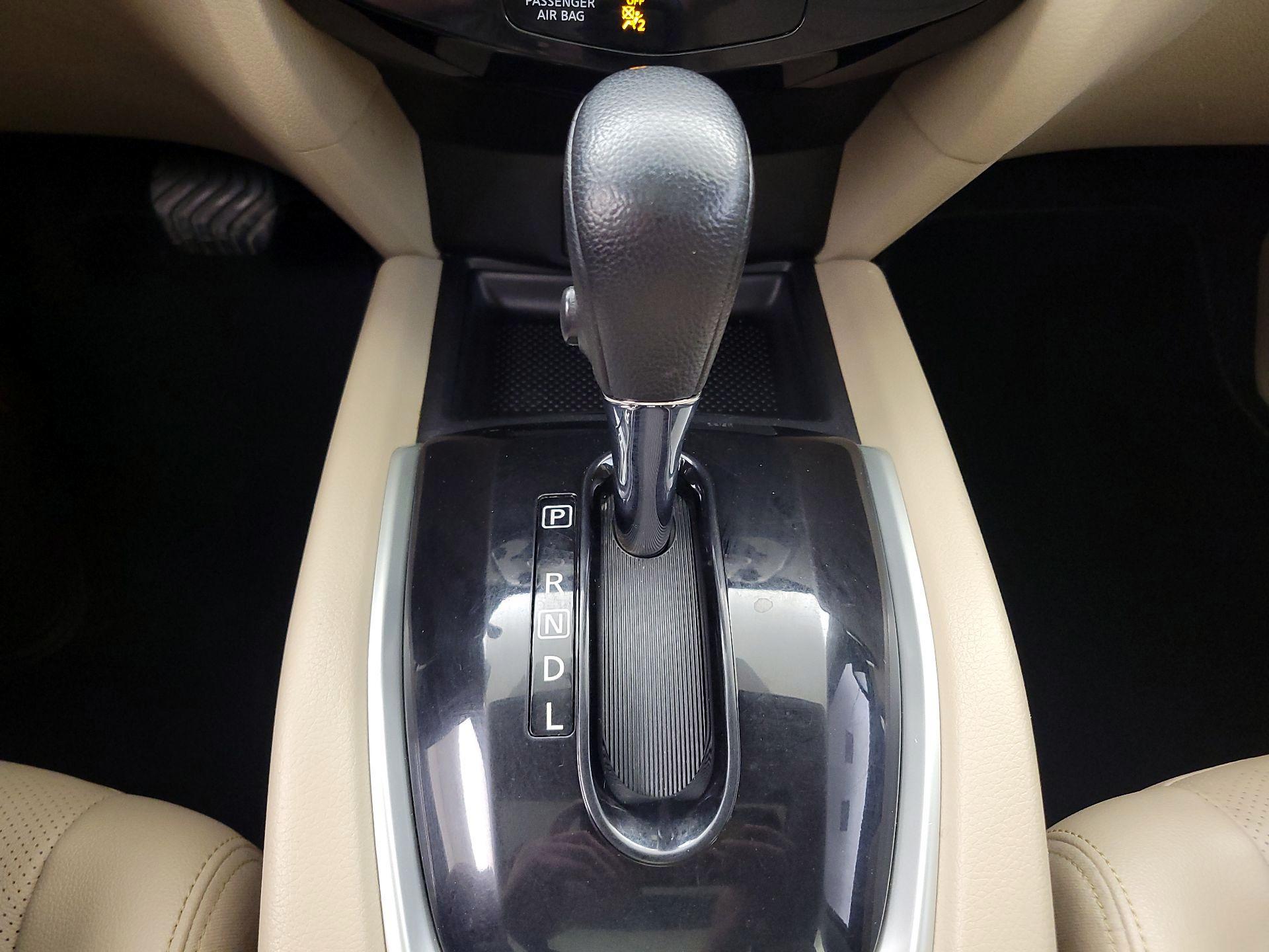 Thumbnail: 2016 Nissan Rogue - 18