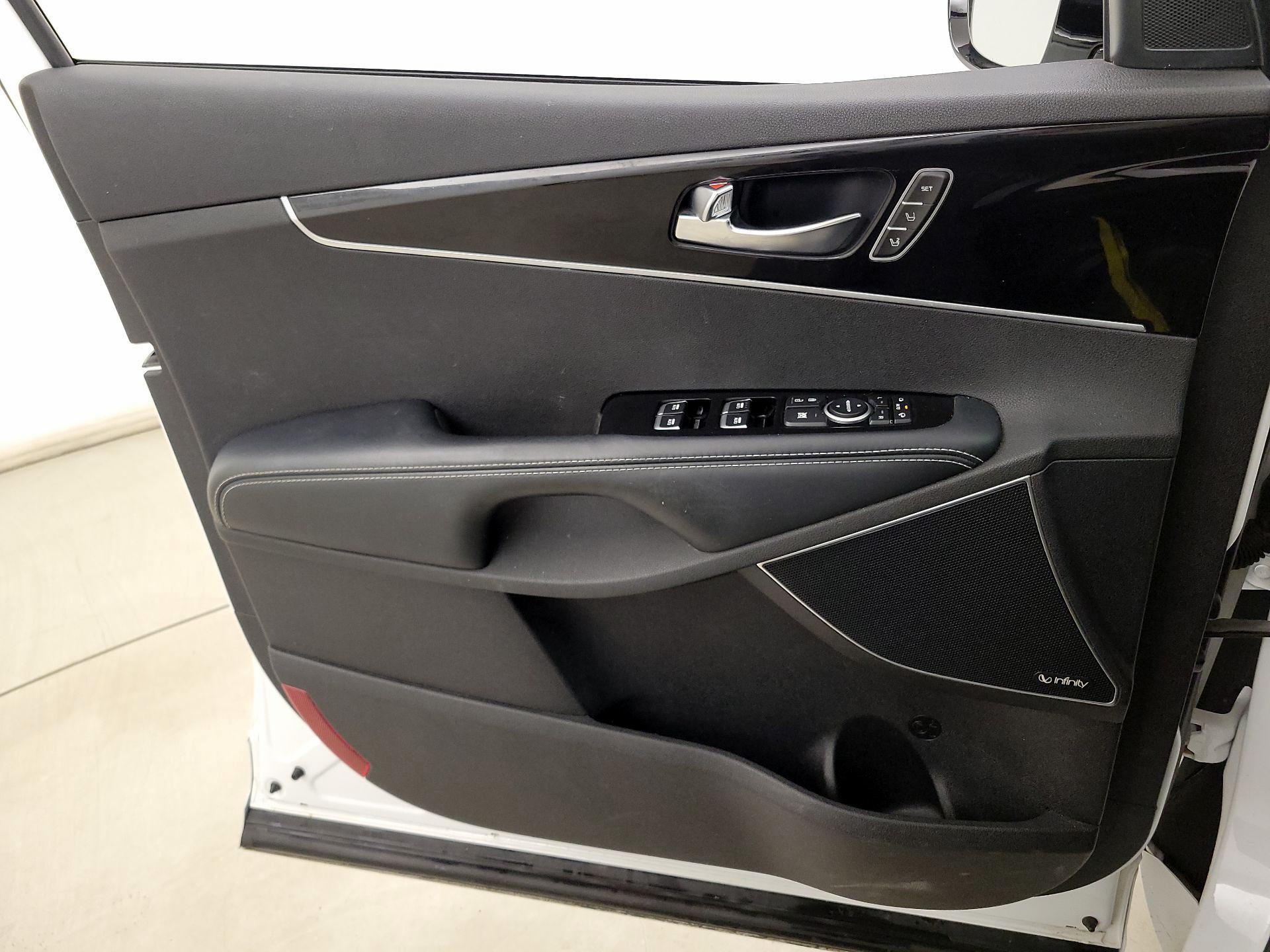 Thumbnail: 2016 Kia Sorento - 12