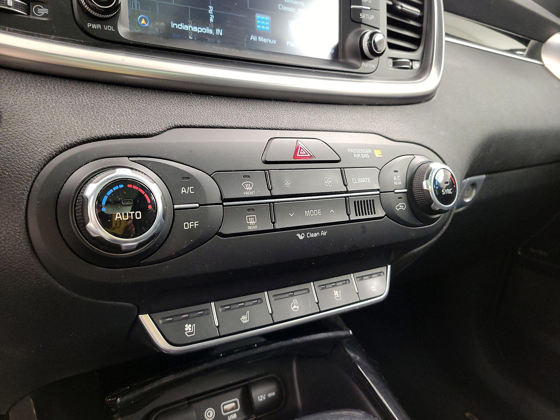 Thumbnail: 2016 Kia Sorento - 17