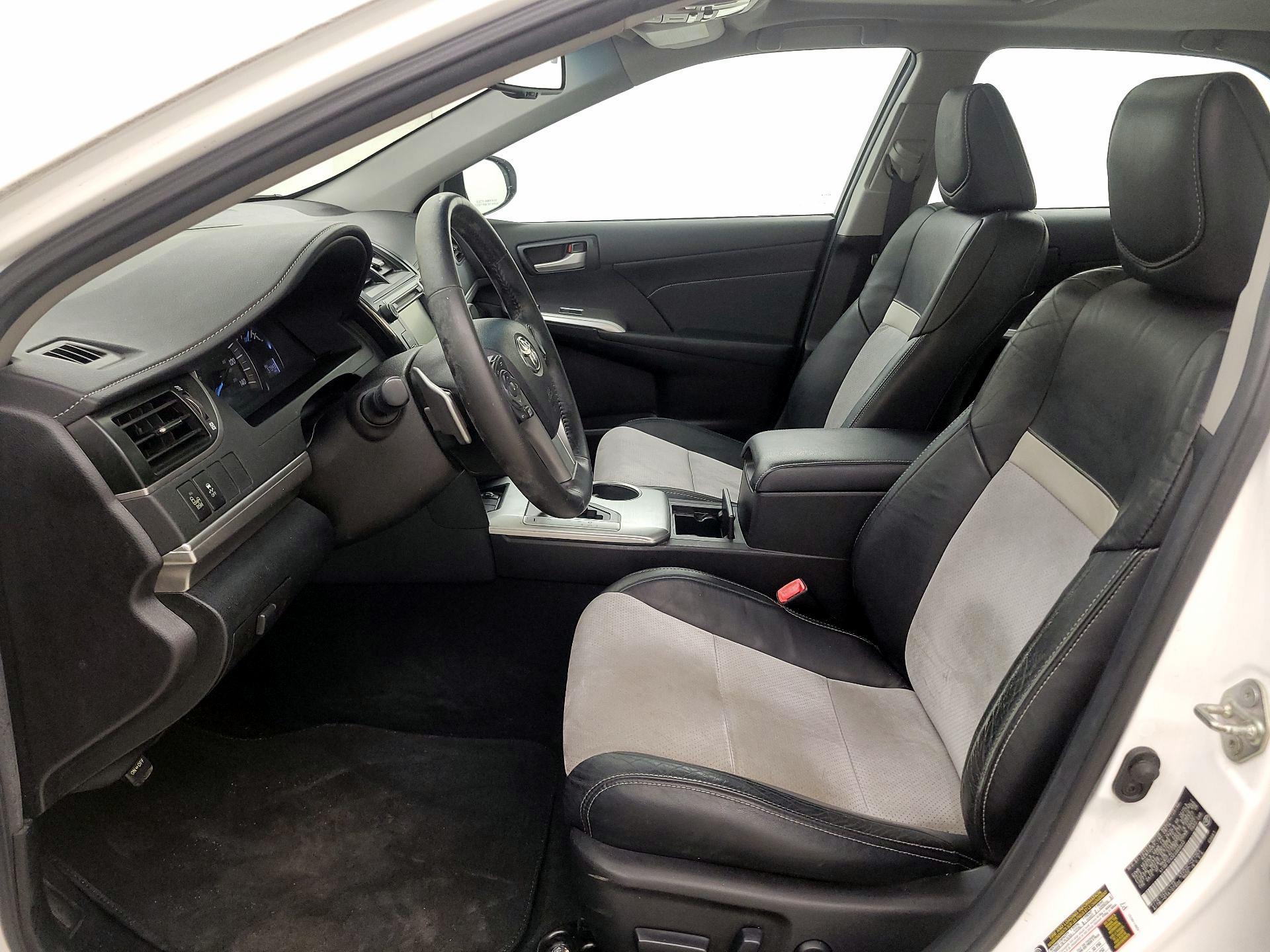 Thumbnail: 2014 Toyota Camry - 11