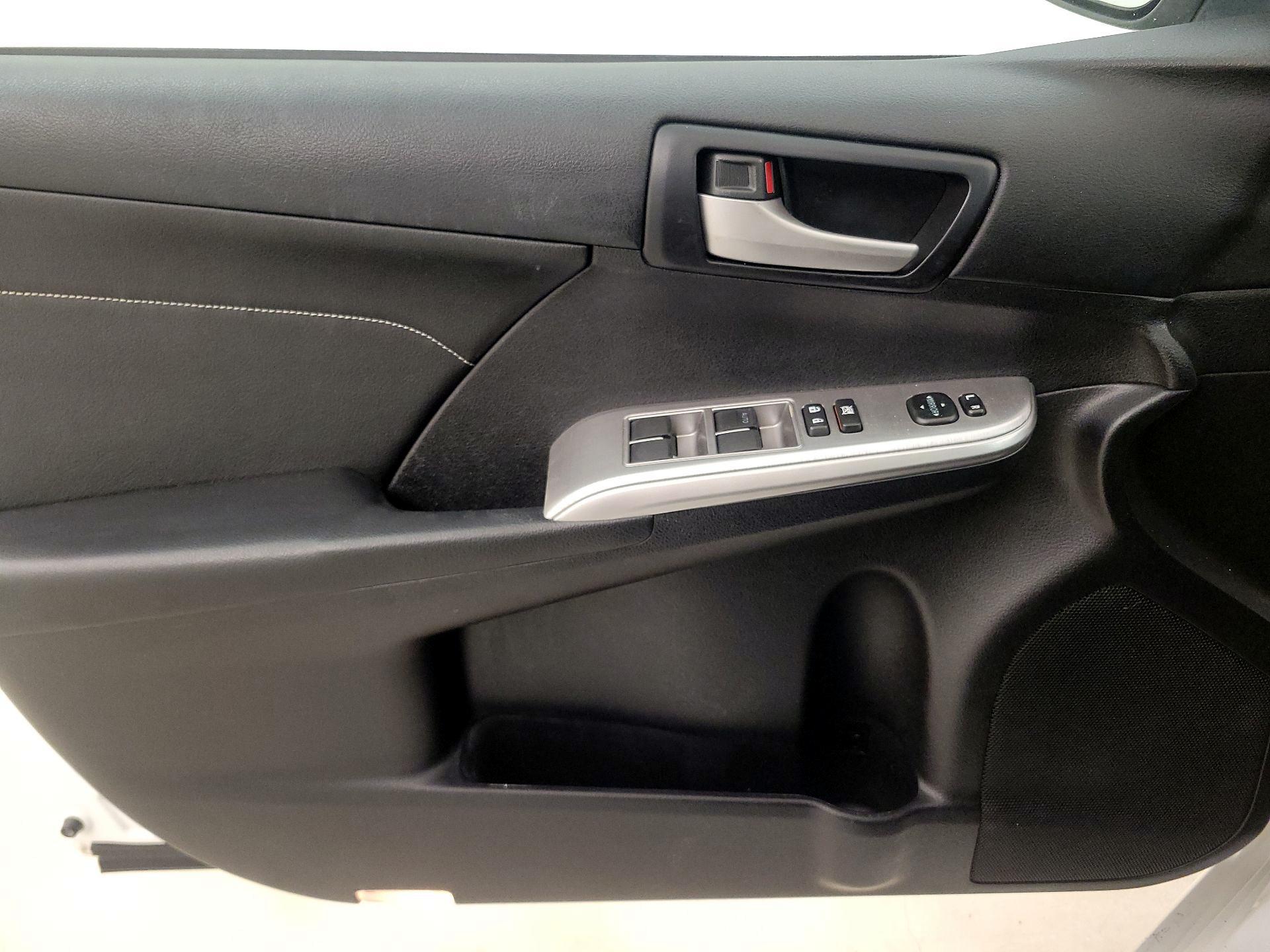 Thumbnail: 2014 Toyota Camry - 12