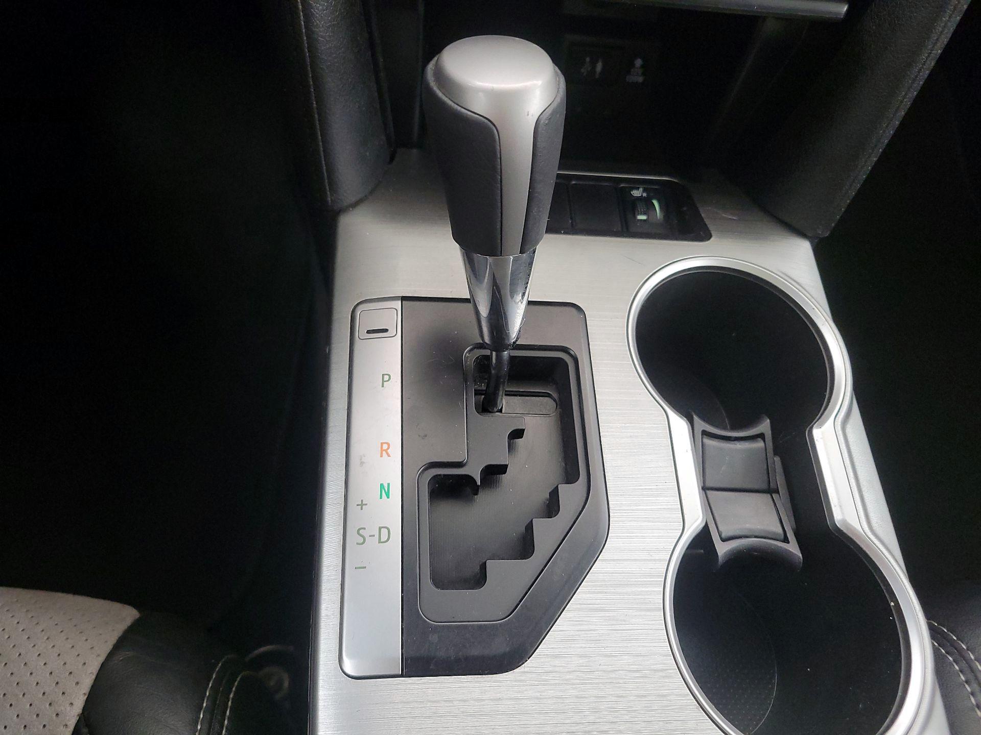 Thumbnail: 2014 Toyota Camry - 17