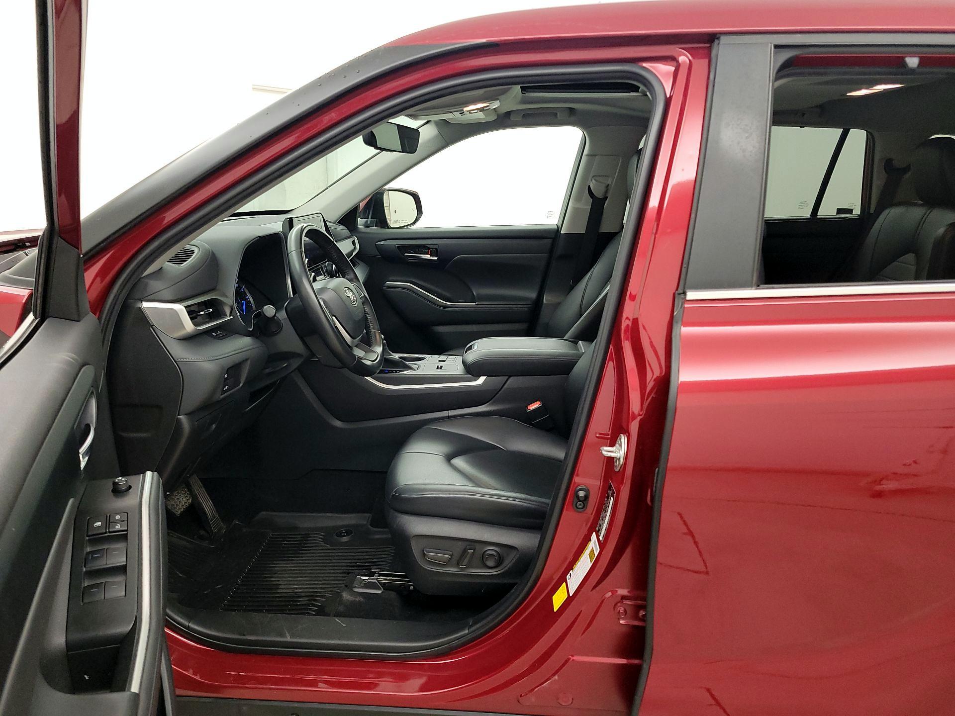 Thumbnail: 2023 Toyota Highlander - 11