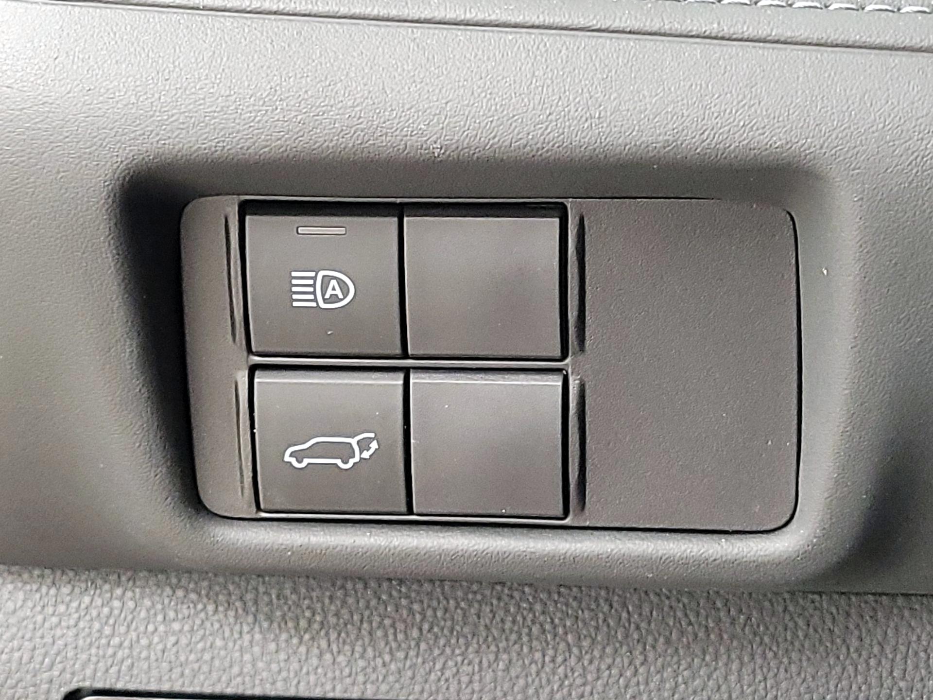 Thumbnail: 2023 Toyota Highlander - 13