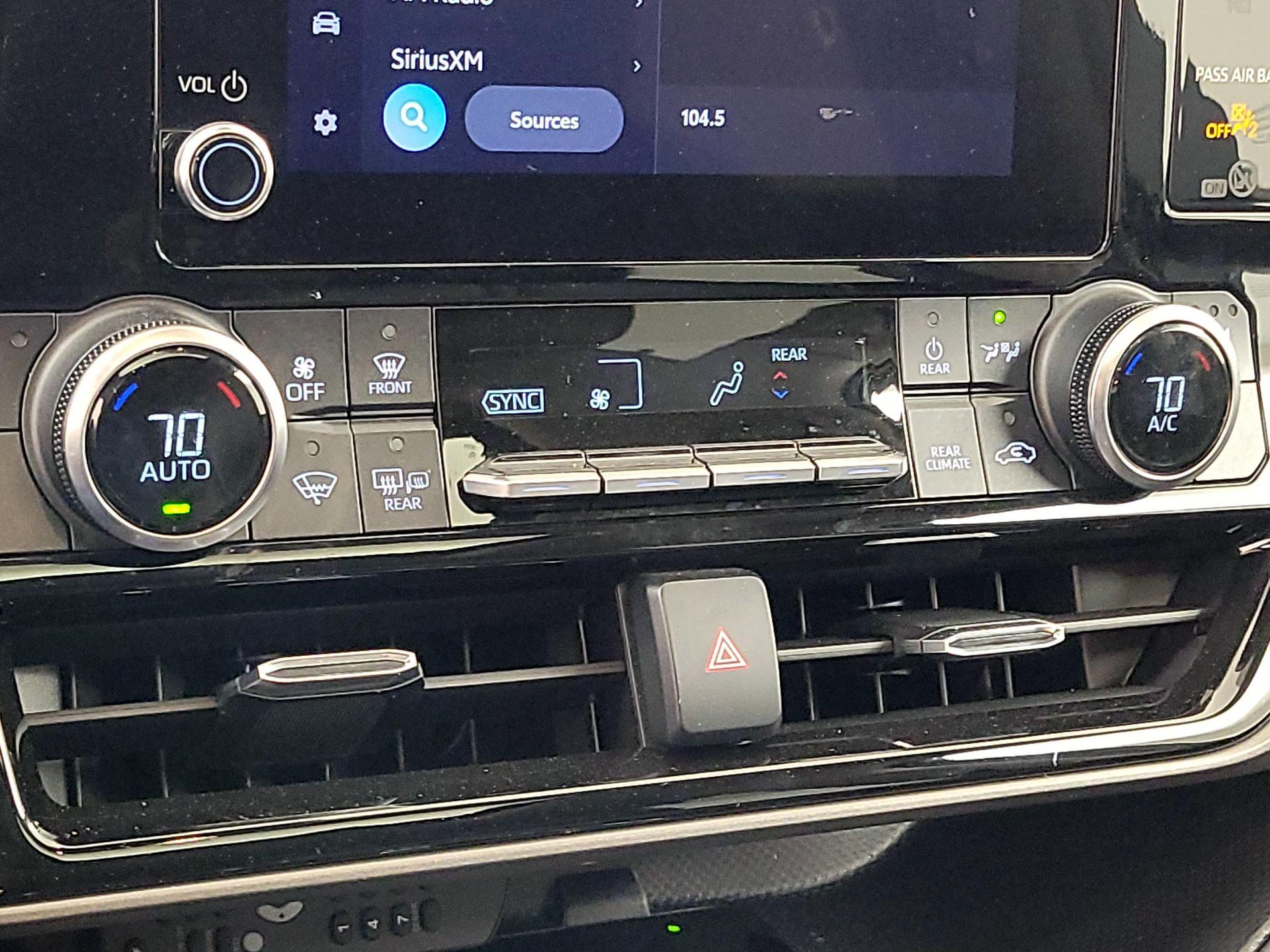 Thumbnail: 2023 Toyota Highlander - 16