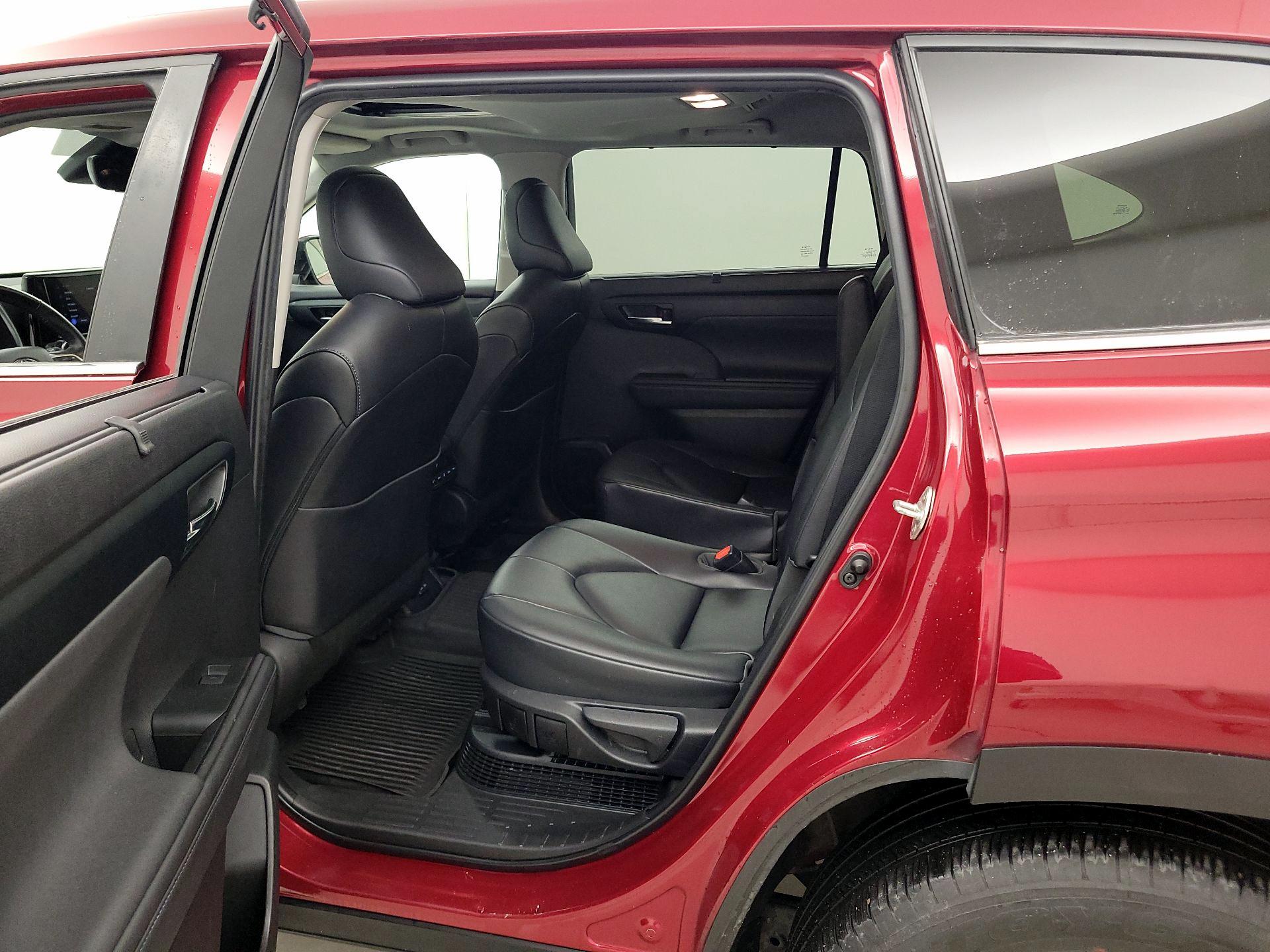 Thumbnail: 2023 Toyota Highlander - 20