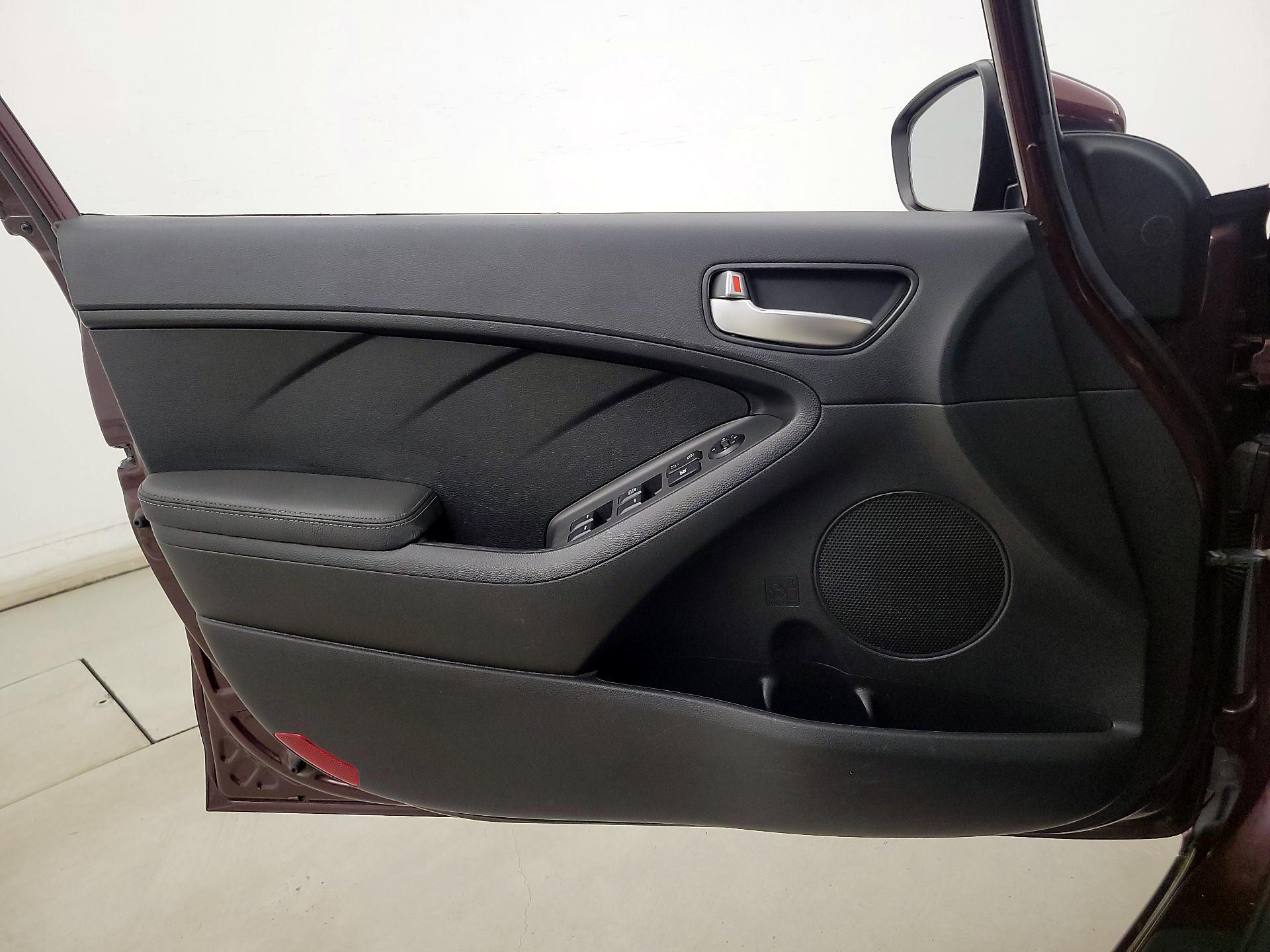 Thumbnail: 2017 Kia Forte - 12