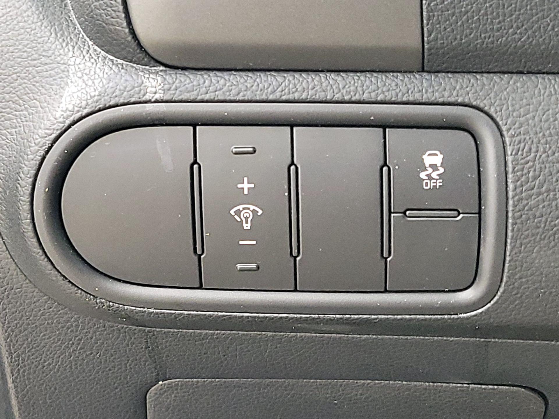 Thumbnail: 2017 Kia Forte - 13