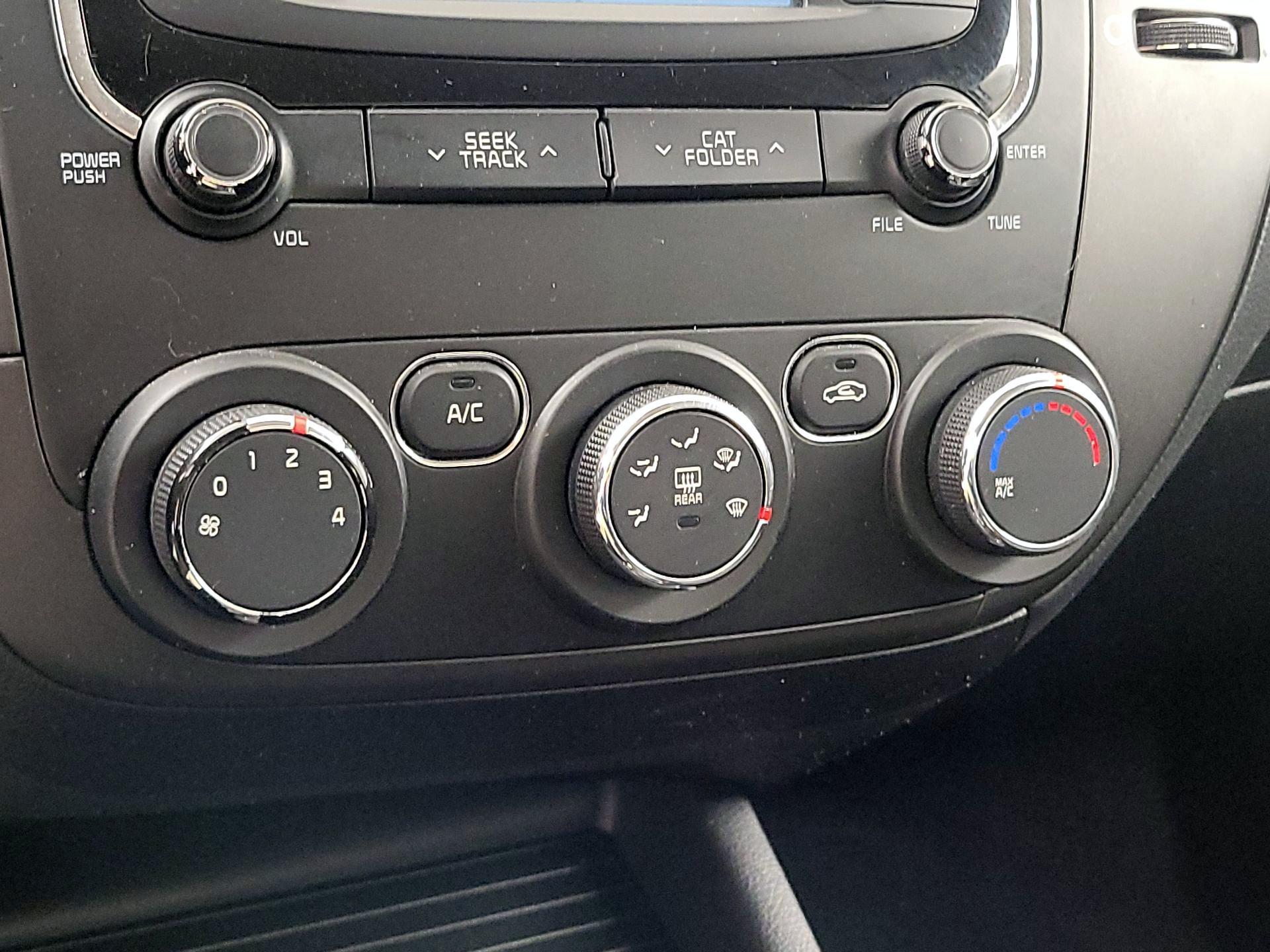 Thumbnail: 2017 Kia Forte - 16