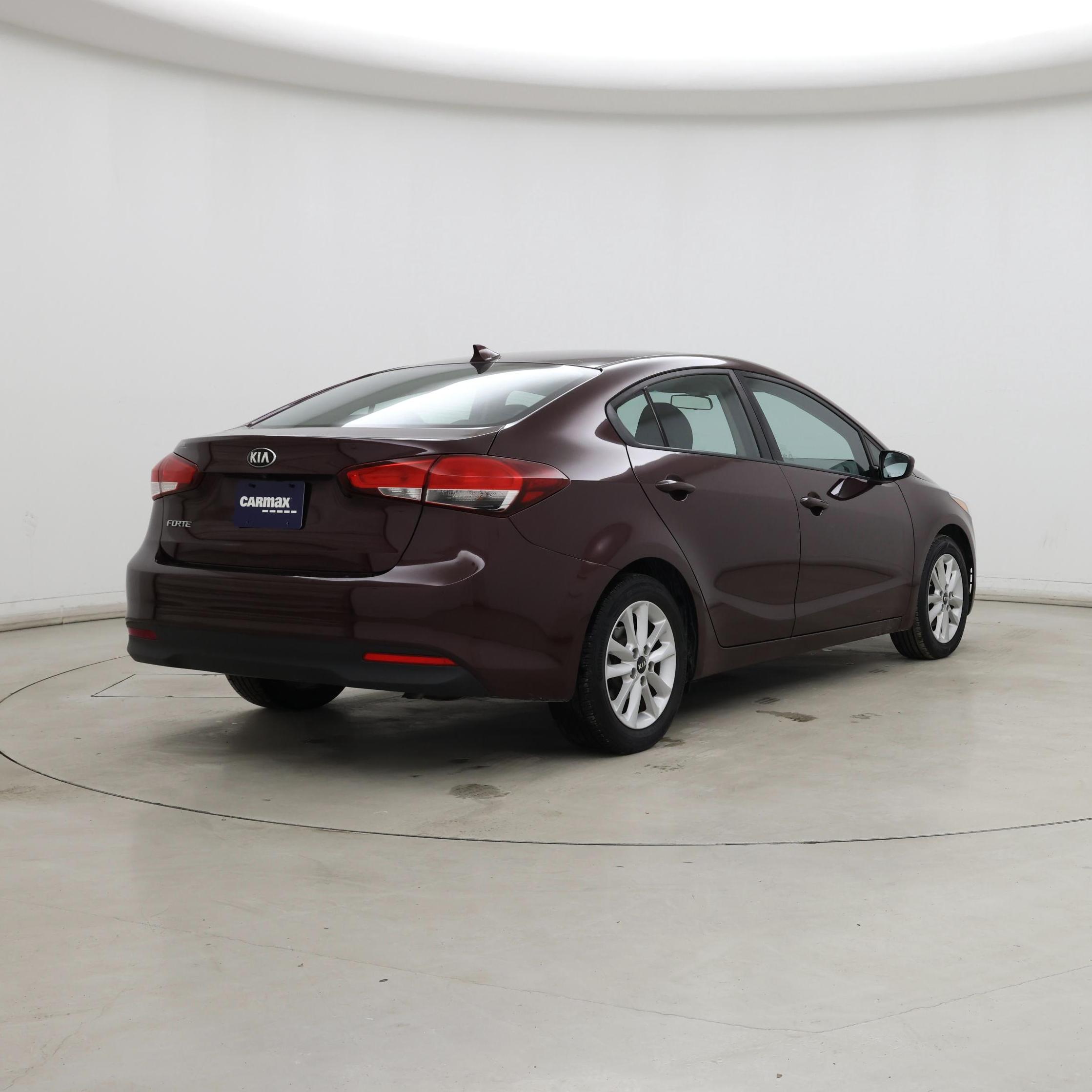 Thumbnail: 2017 Kia Forte - 8