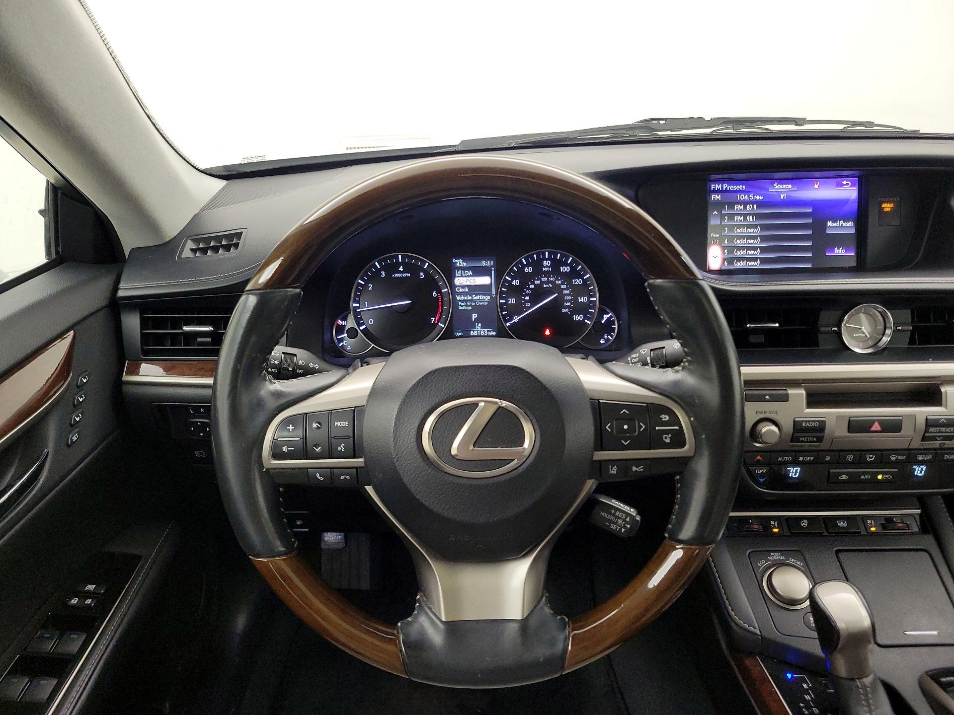 Thumbnail: 2017 Lexus ES - 10