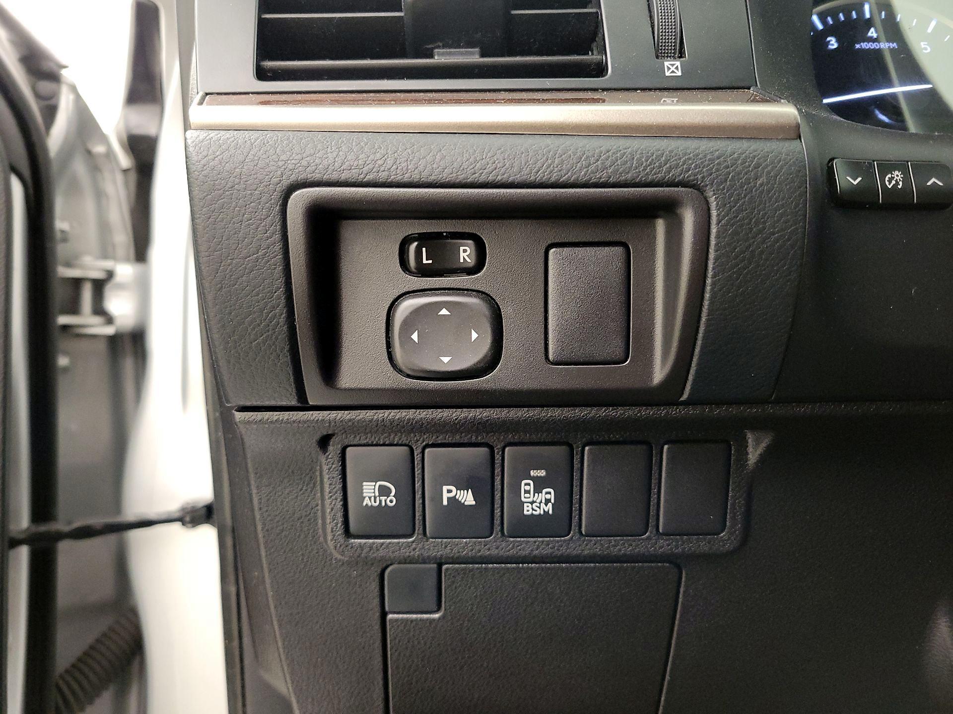 Thumbnail: 2017 Lexus ES - 13