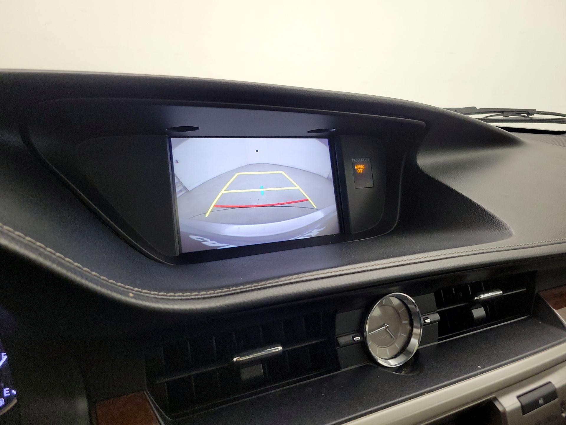 Thumbnail: 2017 Lexus ES - 15