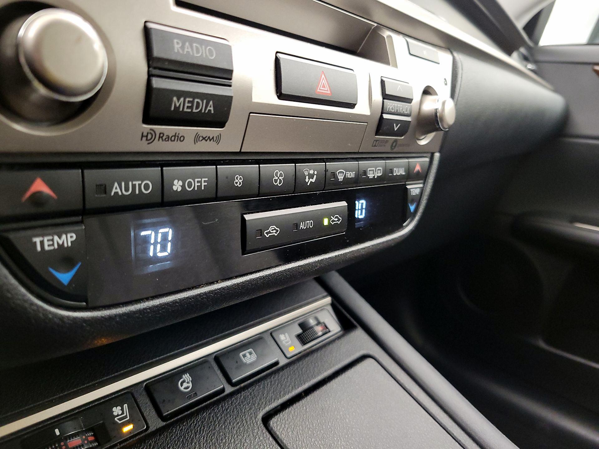 Thumbnail: 2017 Lexus ES - 17