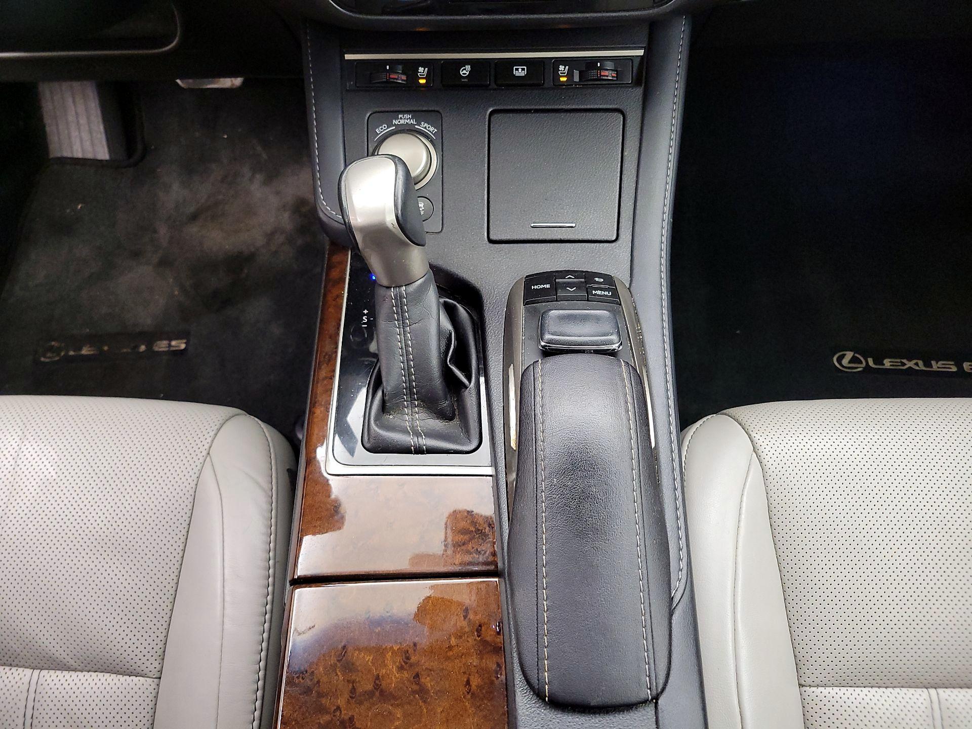 Thumbnail: 2017 Lexus ES - 18