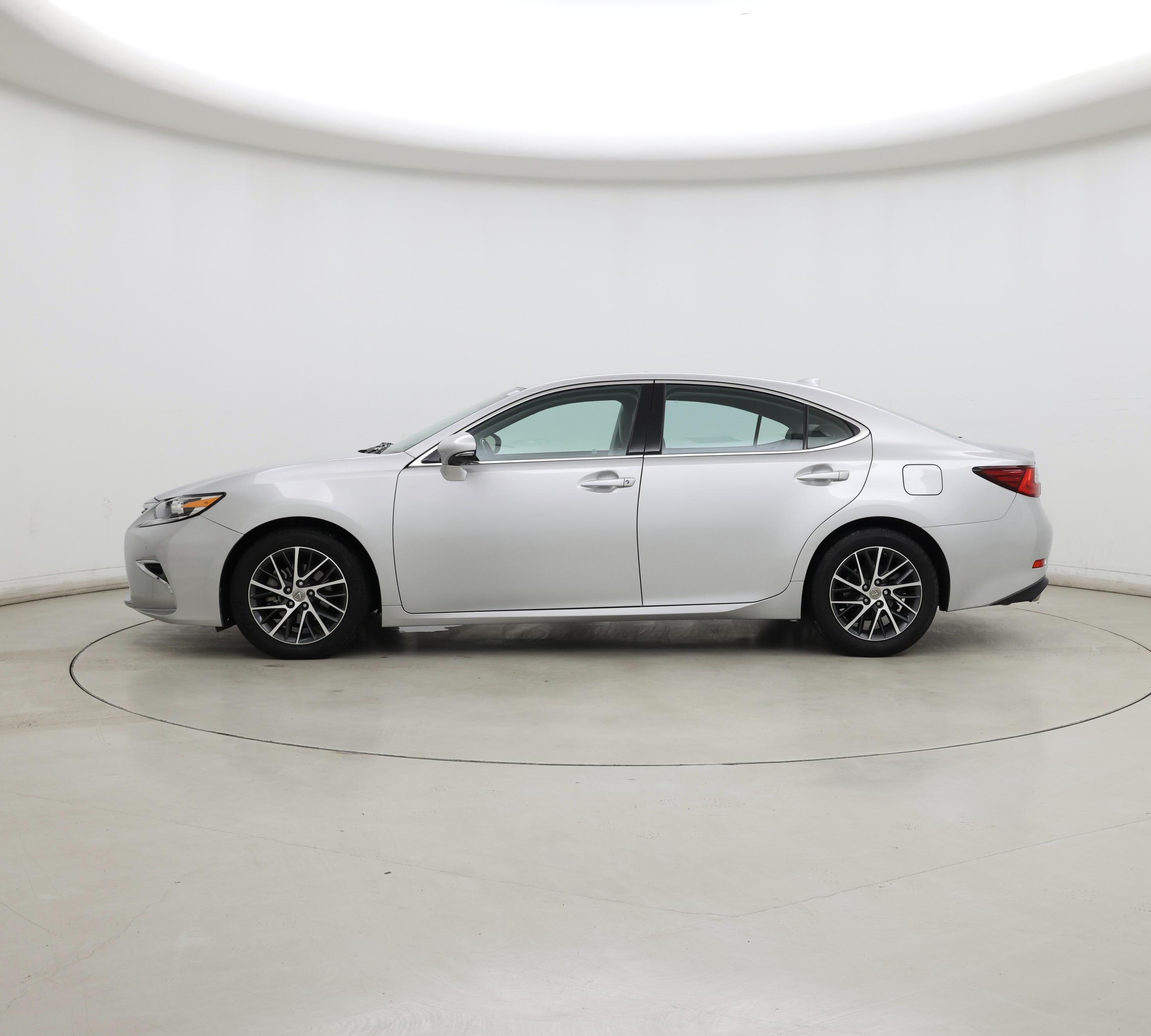 Thumbnail: 2017 Lexus ES - 3