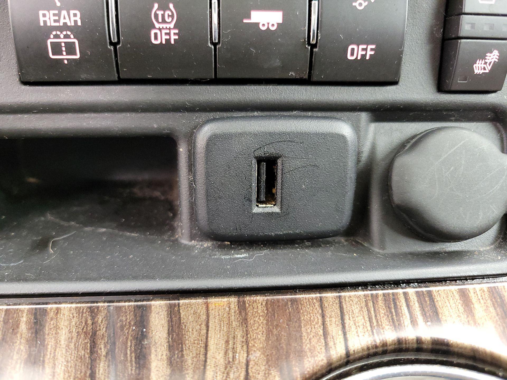 Thumbnail: 2015 GMC Acadia - 19