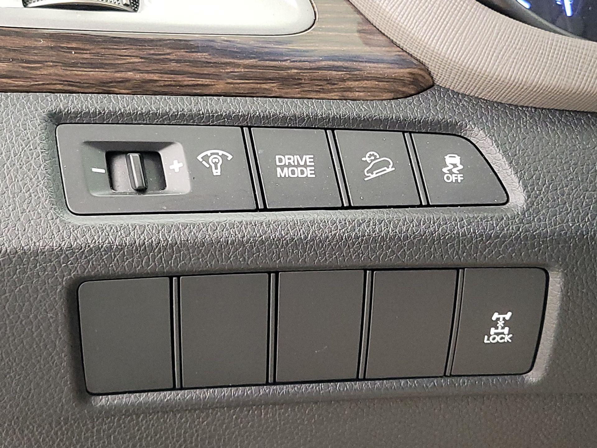 Thumbnail: 2018 Hyundai Santa Fe - 13