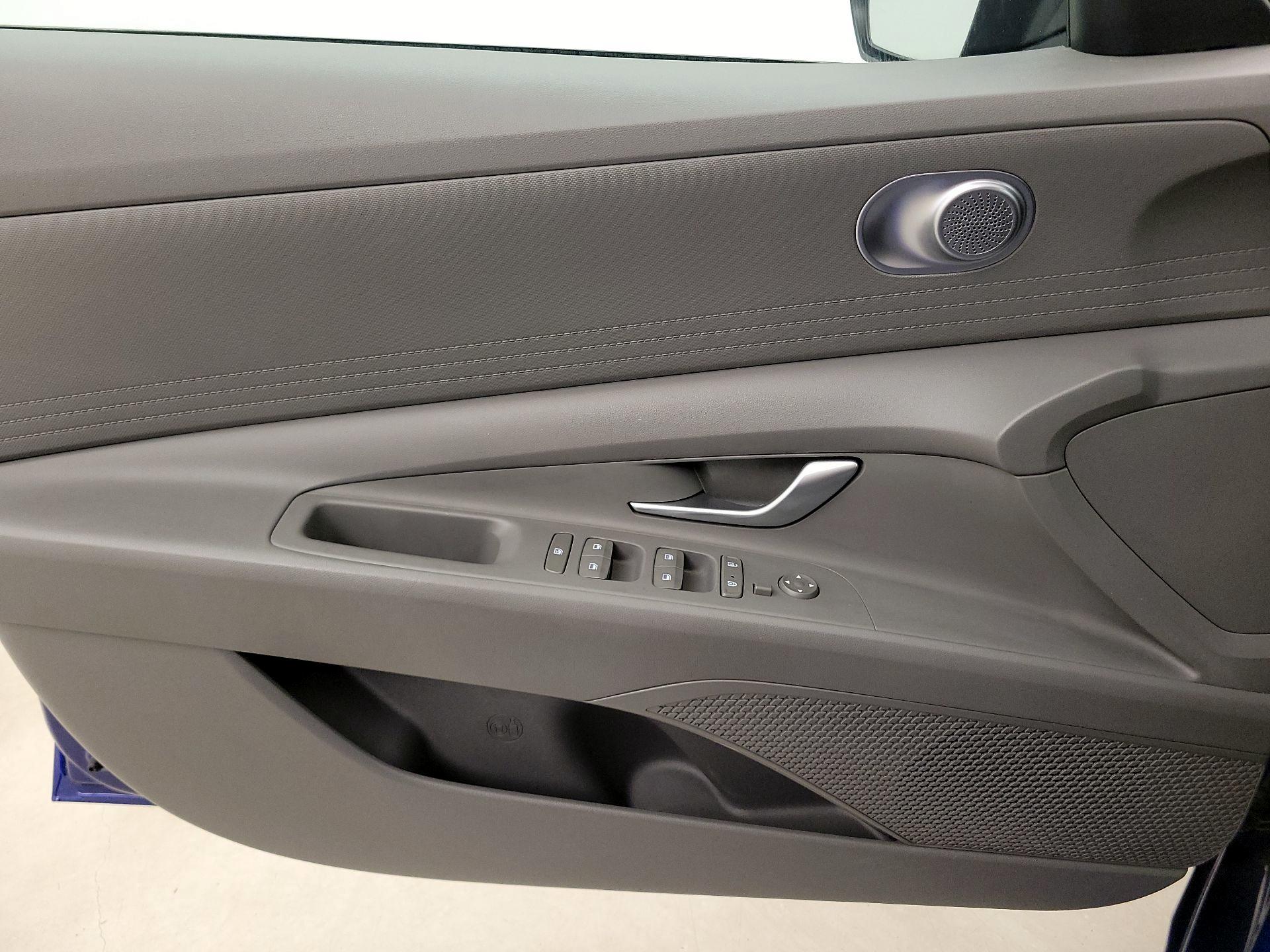 Thumbnail: 2023 Hyundai Elantra - 12