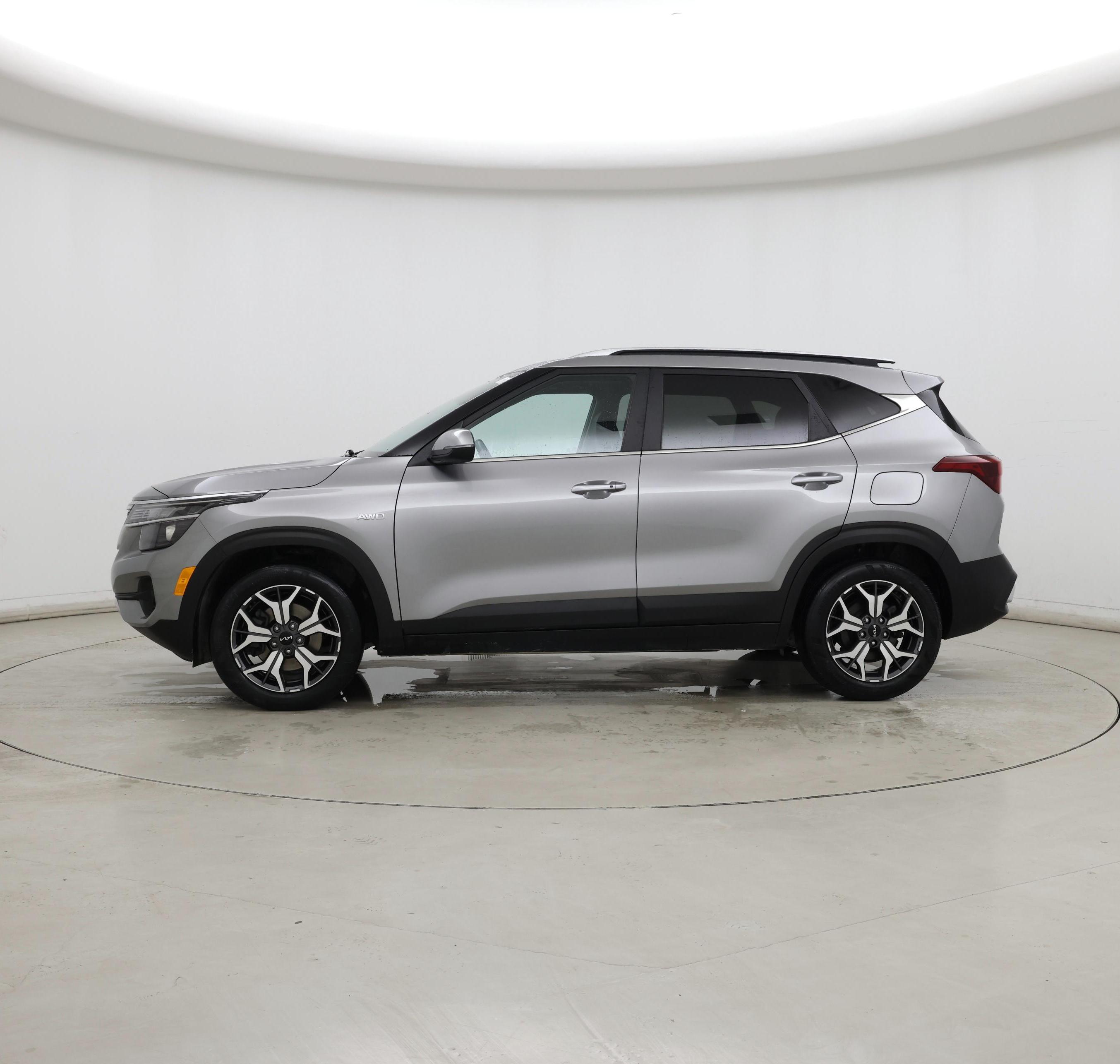 Thumbnail: 2023 Kia Seltos - 3