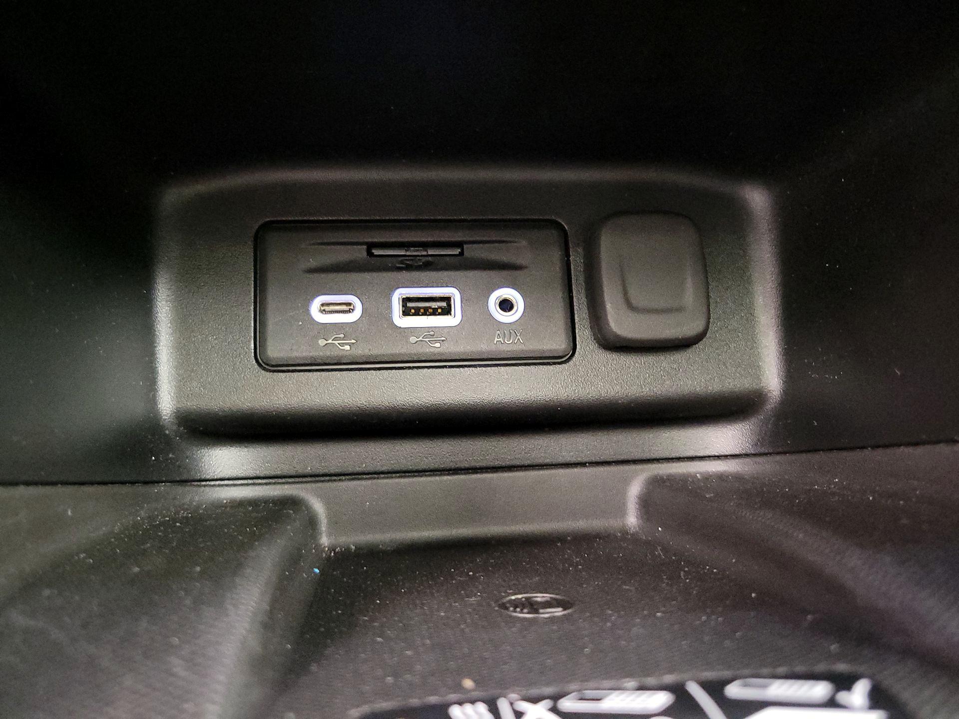 Thumbnail: 2020 Chevrolet Equinox - 19