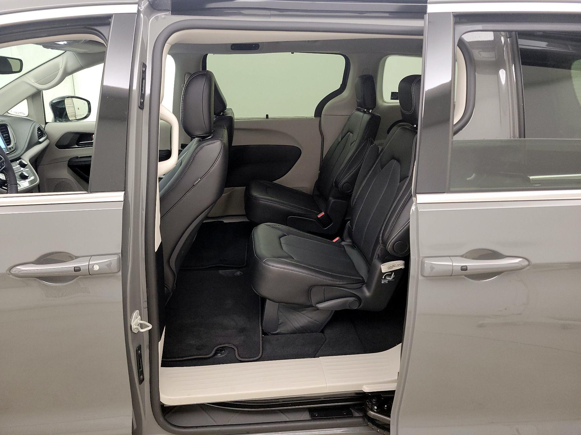 Thumbnail: 2024 Chrysler Pacifica - 19