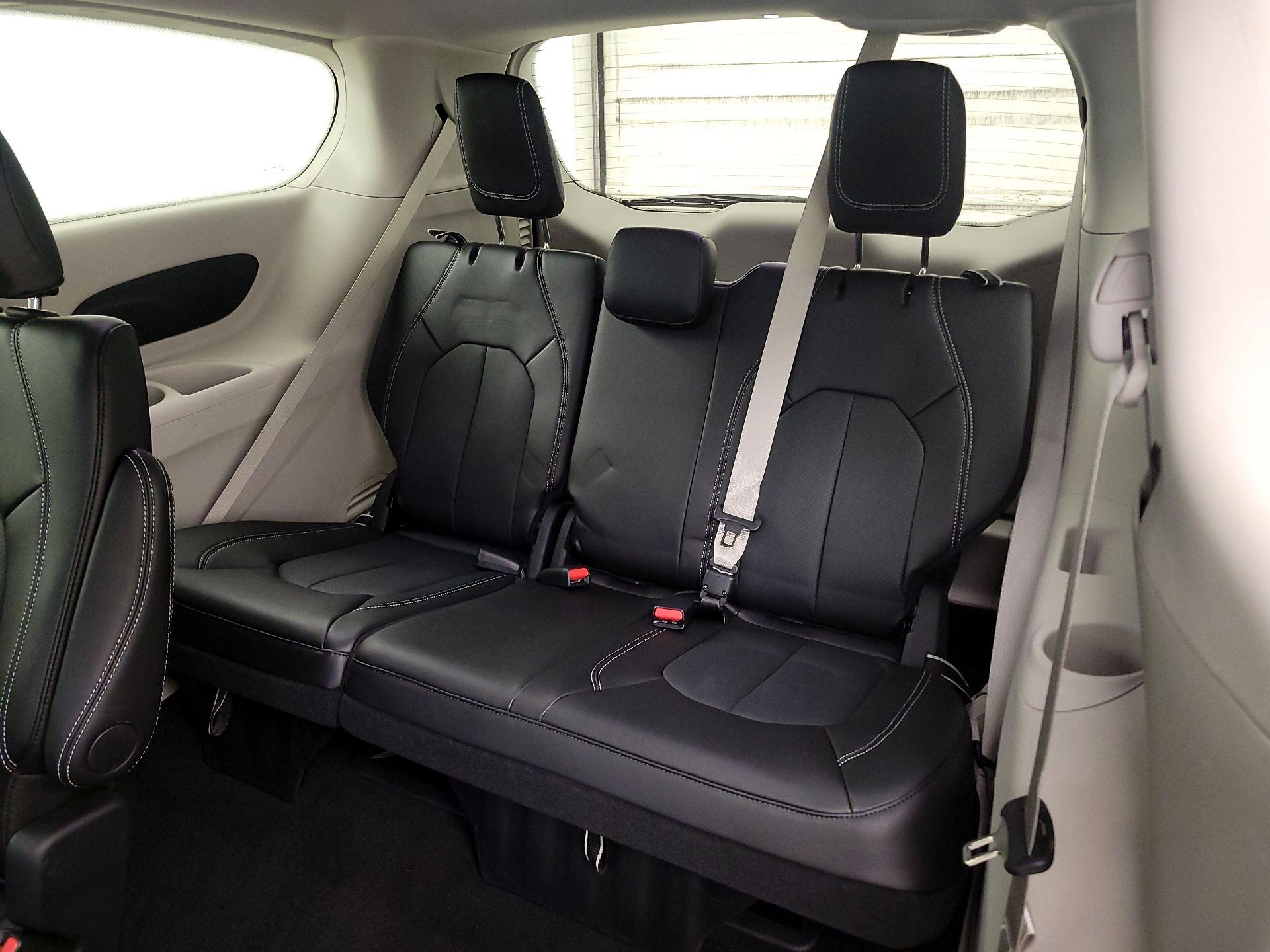 Thumbnail: 2024 Chrysler Pacifica - 20