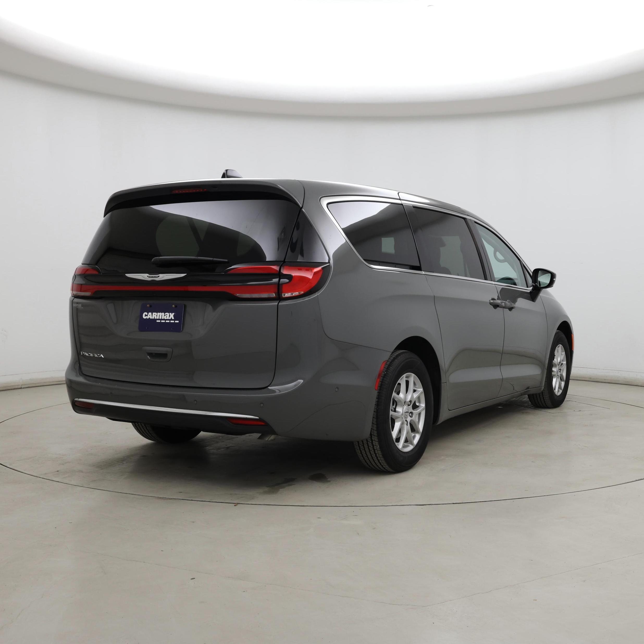 Thumbnail: 2024 Chrysler Pacifica - 8