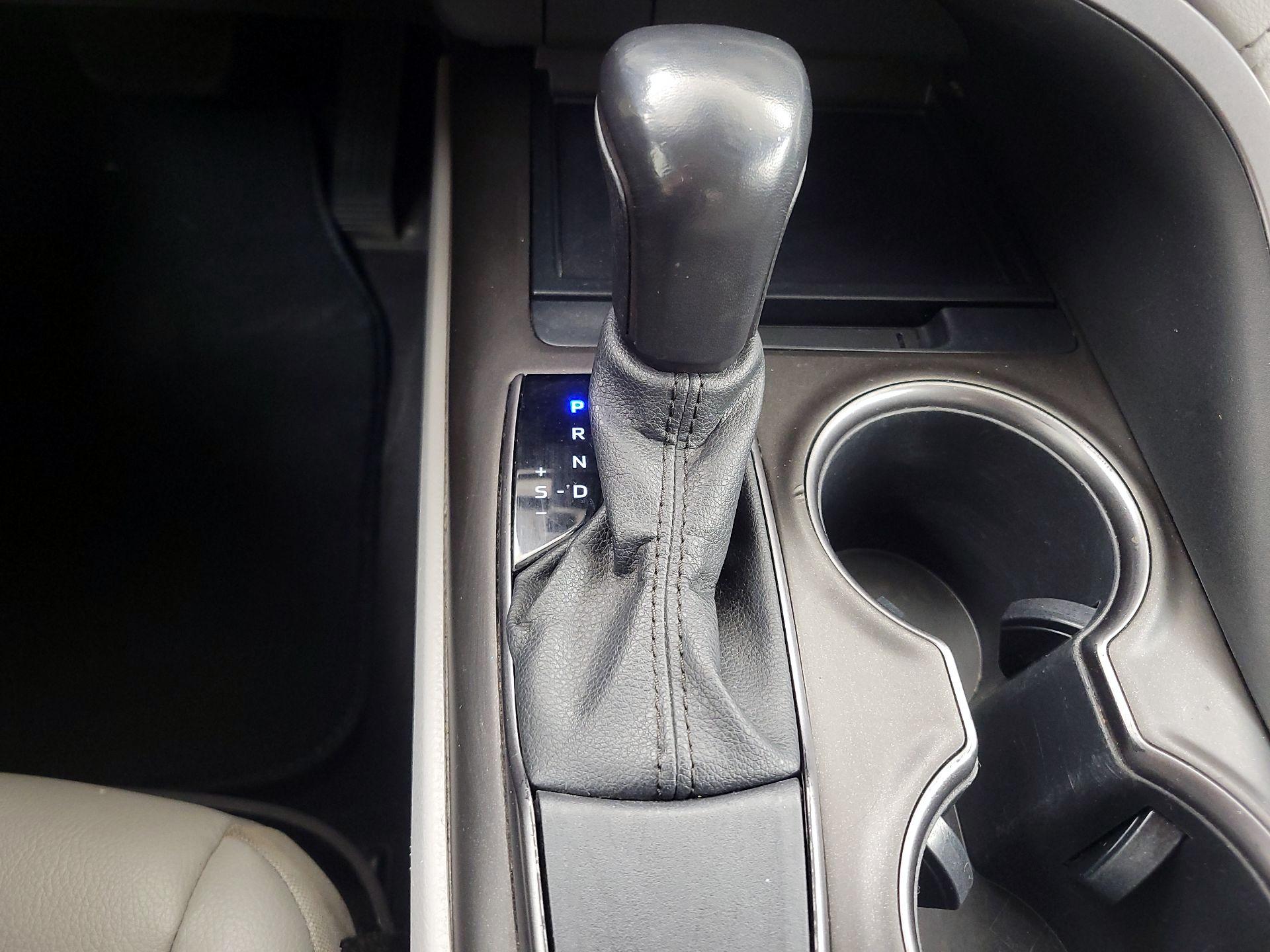 Thumbnail: 2021 Toyota Camry - 17