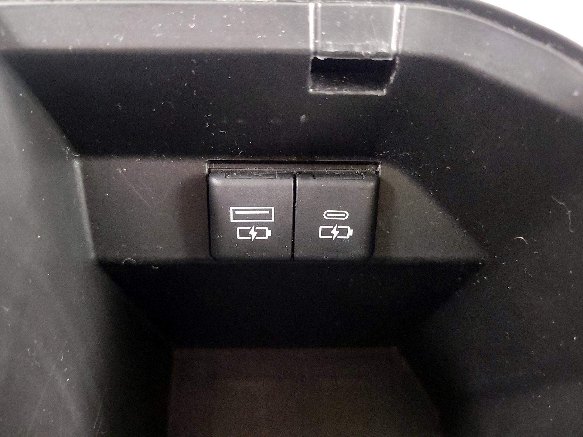 Thumbnail: 2021 Toyota Camry - 18