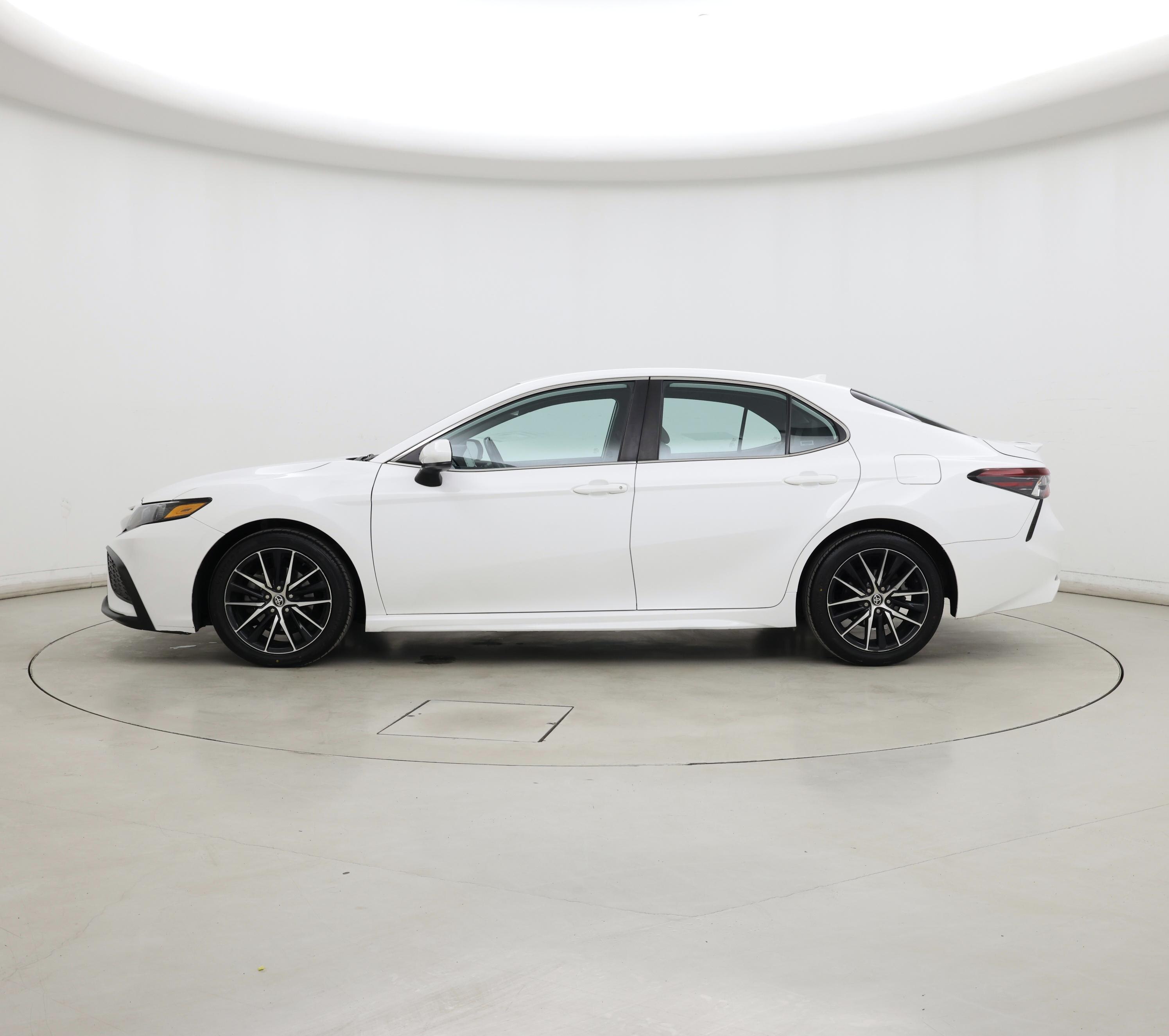 Thumbnail: 2021 Toyota Camry - 3