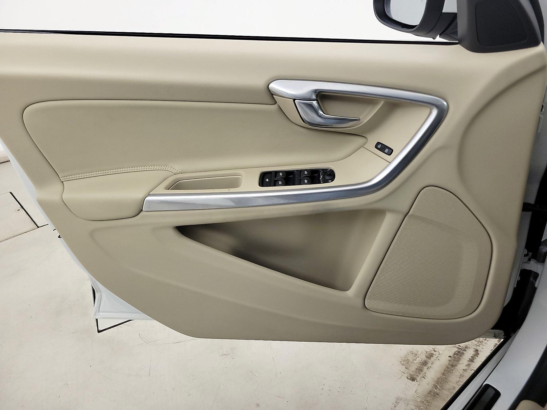 Thumbnail: 2016 Volvo S60 - 12