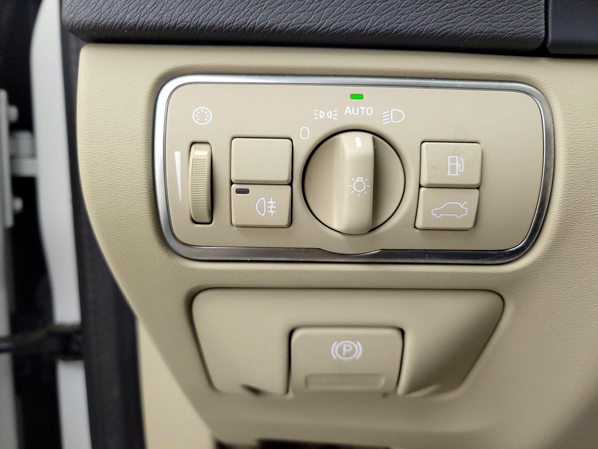 Thumbnail: 2016 Volvo S60 - 13