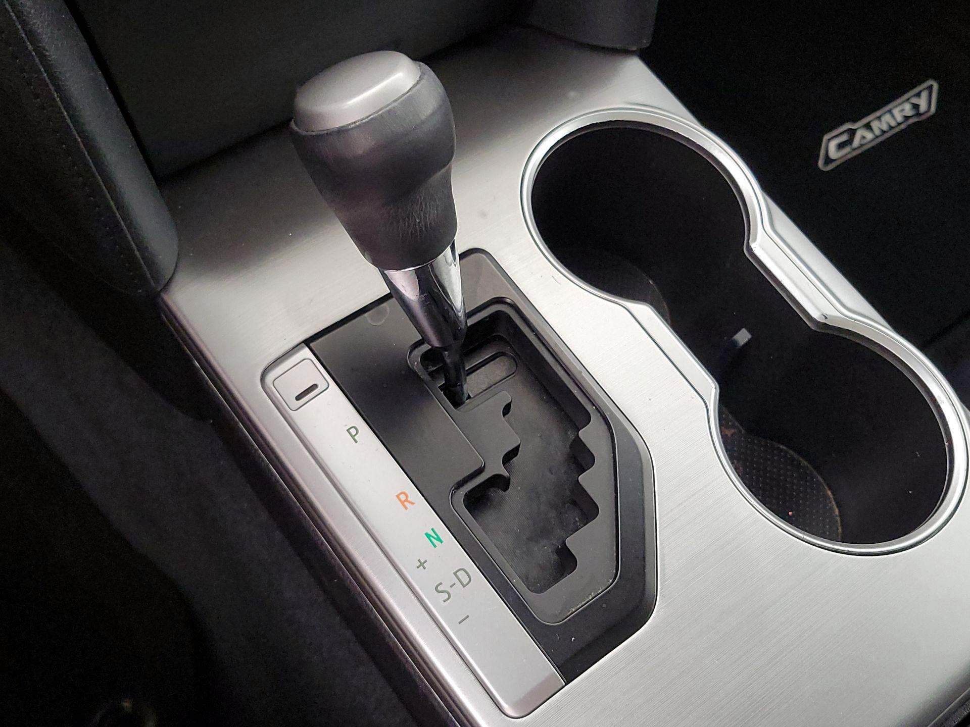 Thumbnail: 2014 Toyota Camry - 16