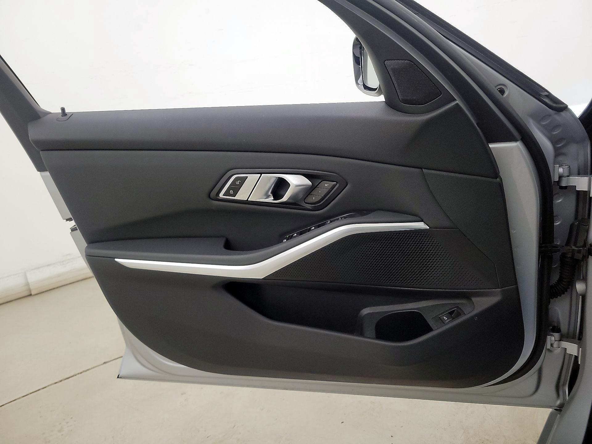 Thumbnail: 2019 BMW 3 Series - 12