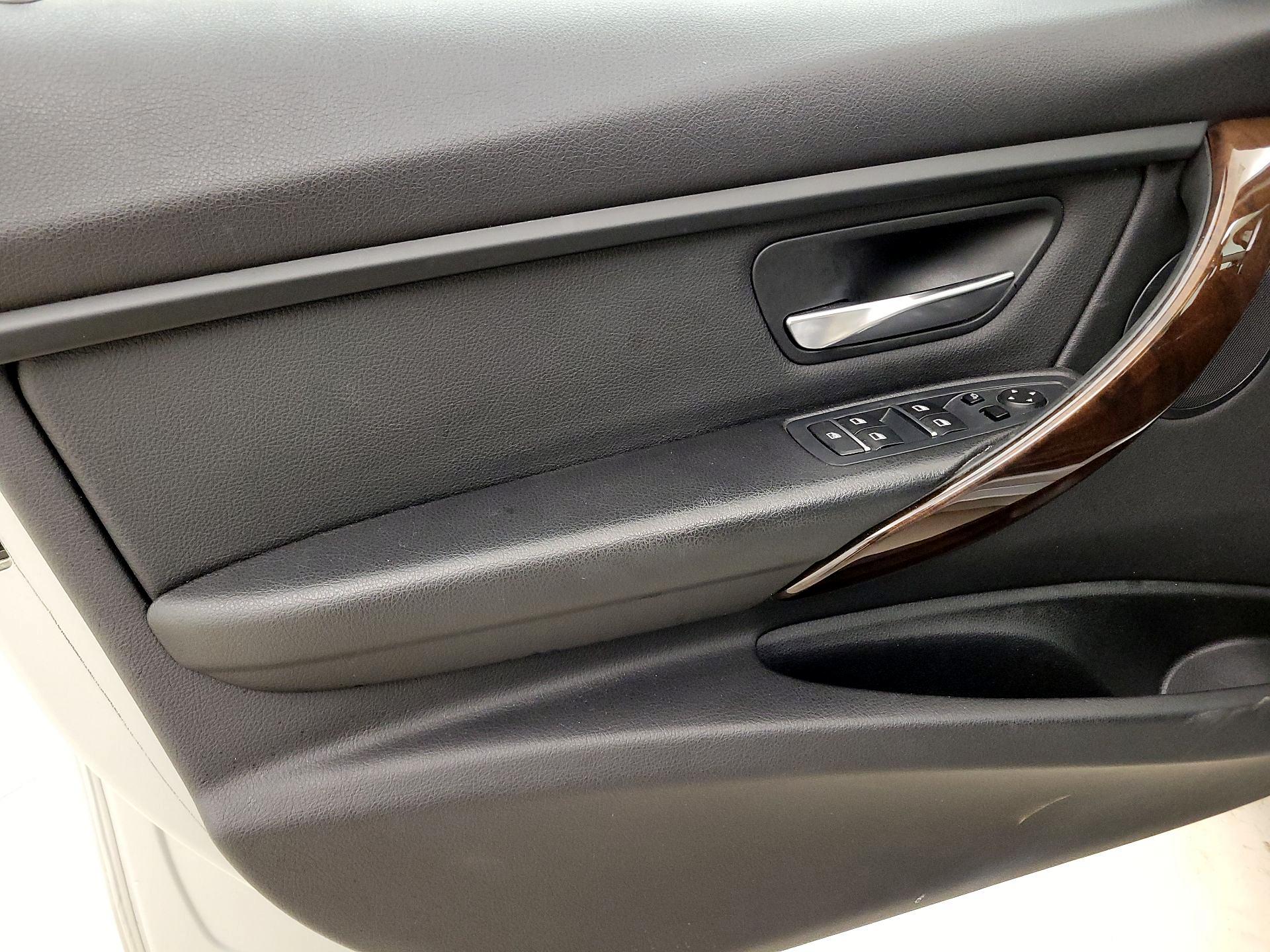 Thumbnail: 2016 BMW 3 Series - 12