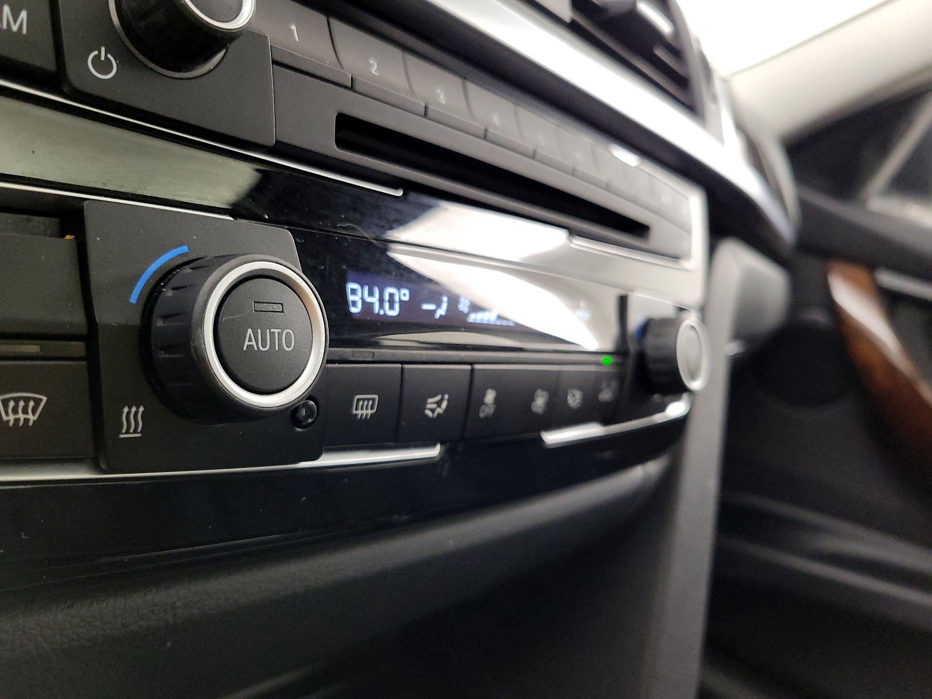 Thumbnail: 2016 BMW 3 Series - 16