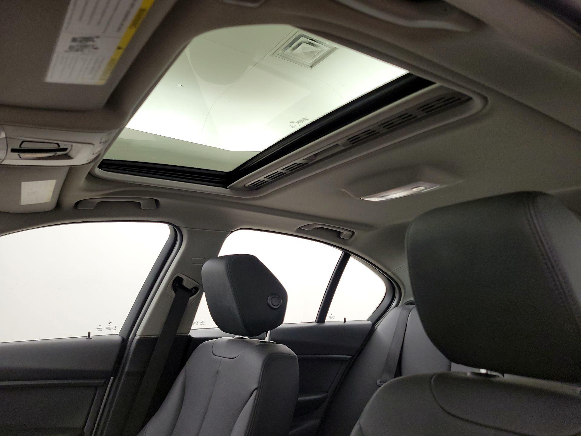 Thumbnail: 2016 BMW 3 Series - 19