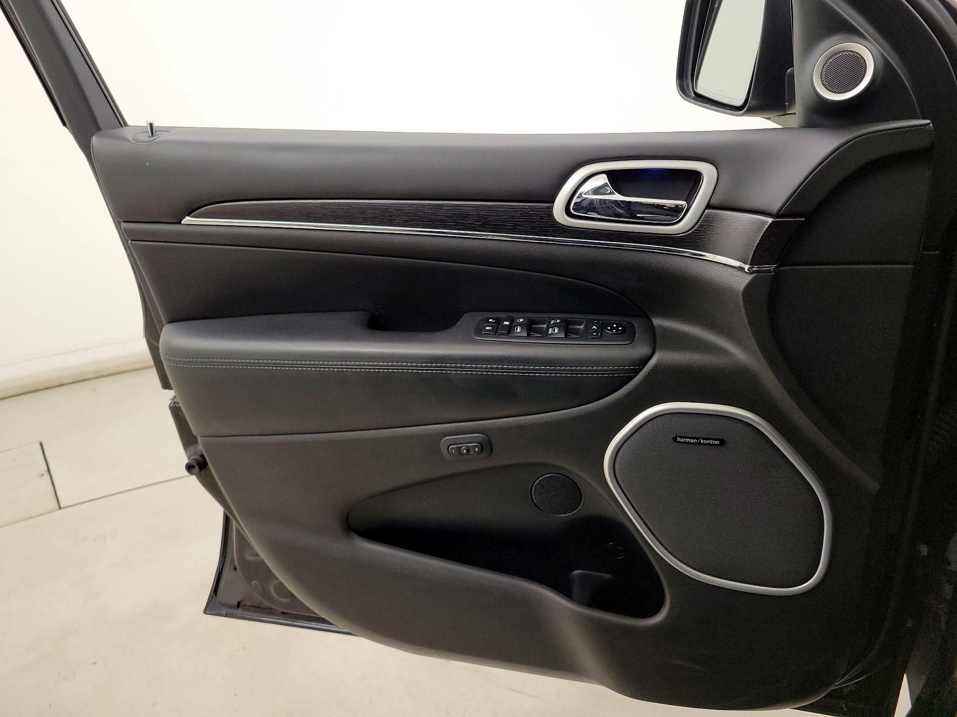 Thumbnail: 2019 Jeep Grand Cherokee - 12