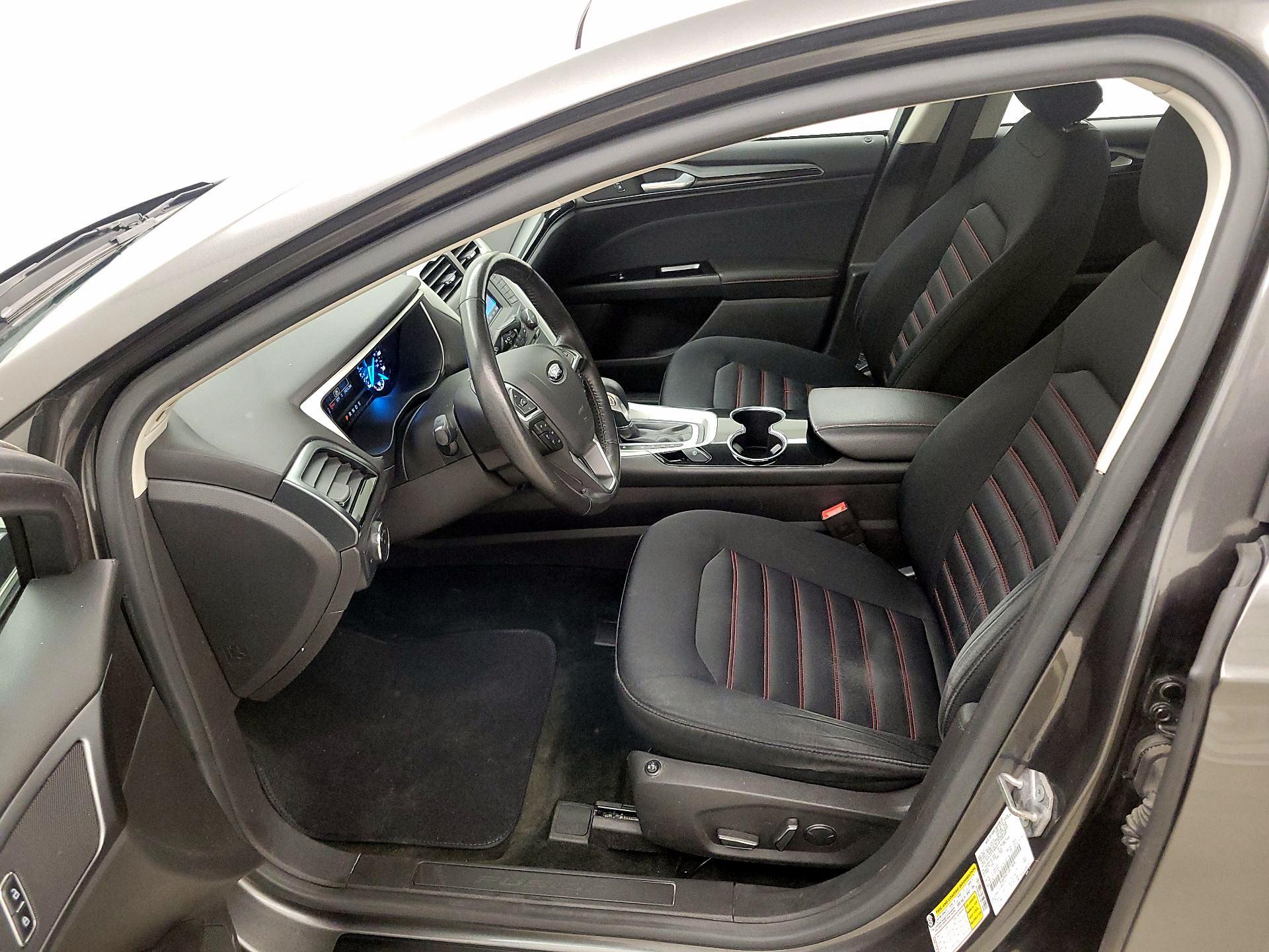 Thumbnail: 2016 Ford Fusion - 11