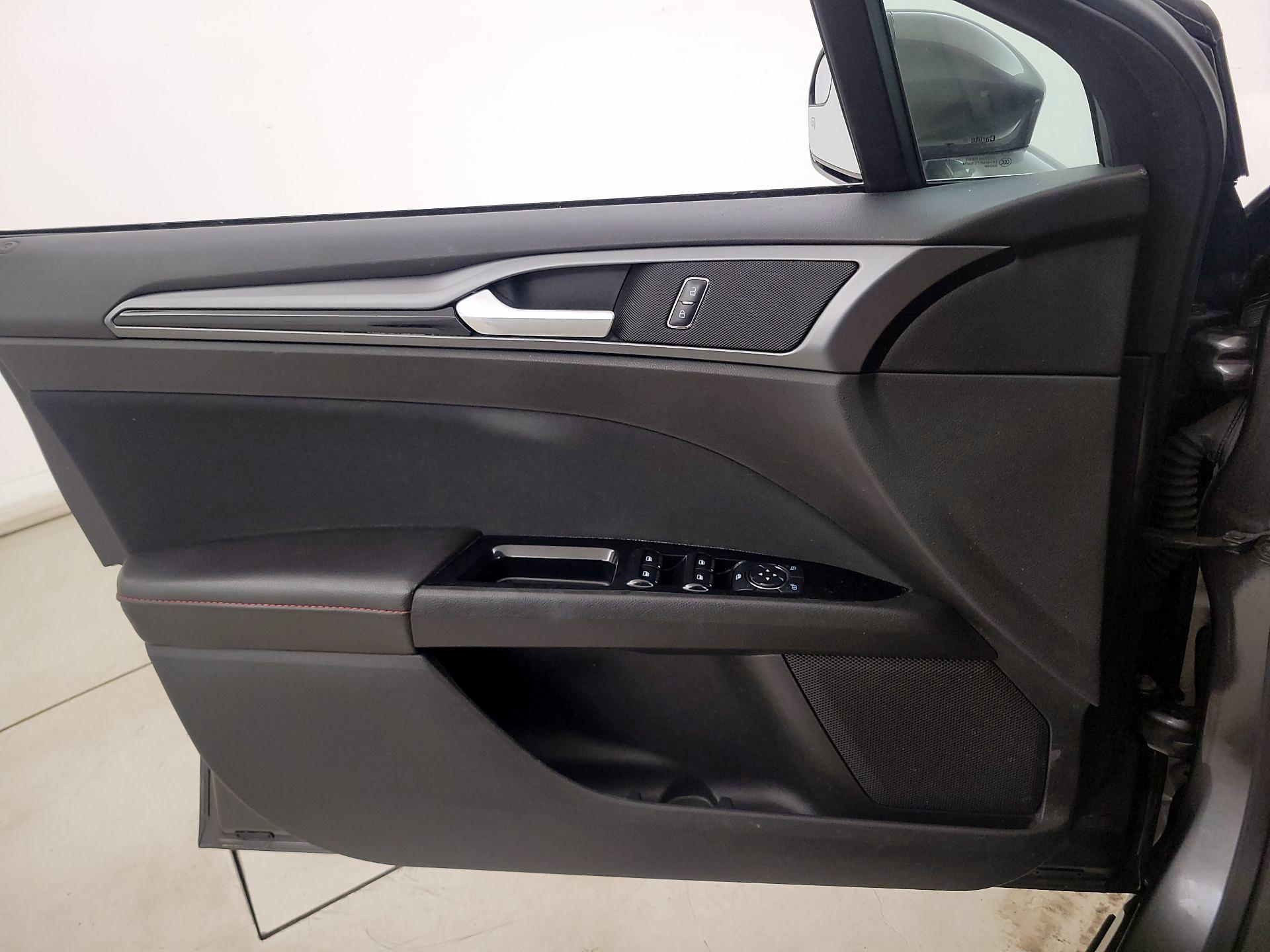 Thumbnail: 2016 Ford Fusion - 12