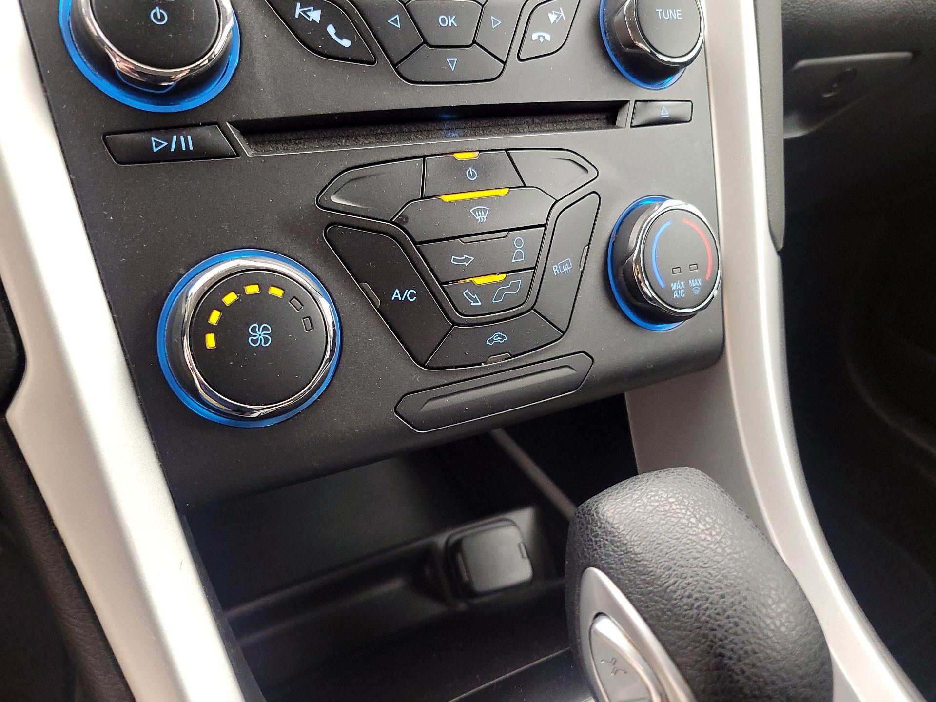 Thumbnail: 2016 Ford Fusion - 16