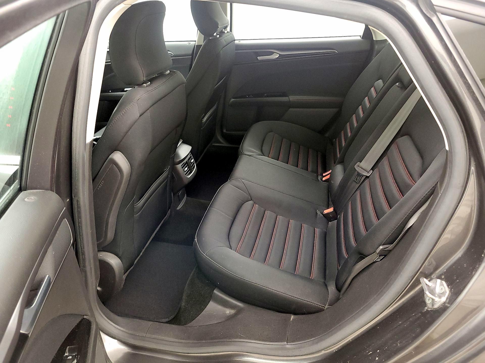 Thumbnail: 2016 Ford Fusion - 19